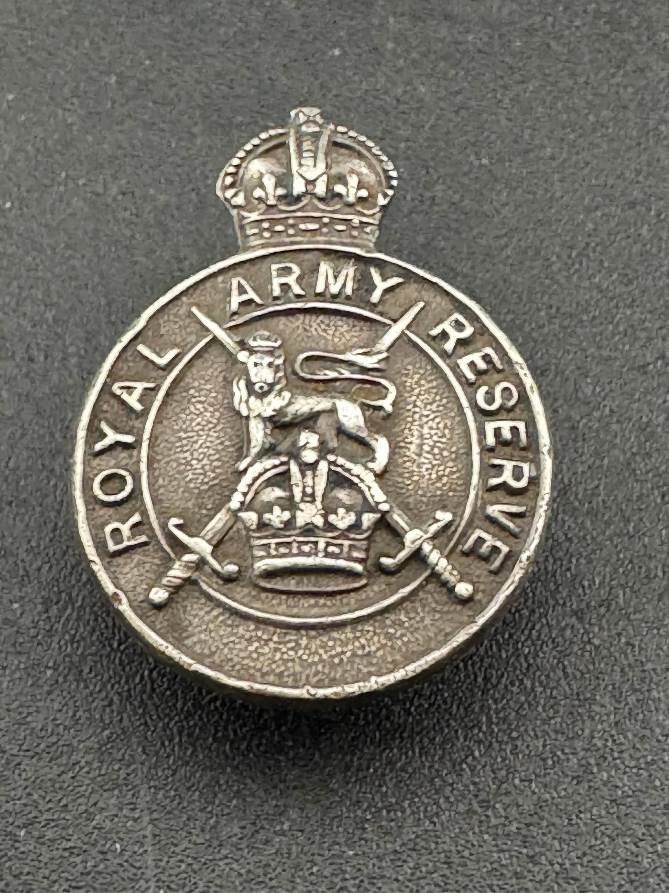 military pin, hallmarked silver lapel badge of the army officers' reserve 6.7 grams