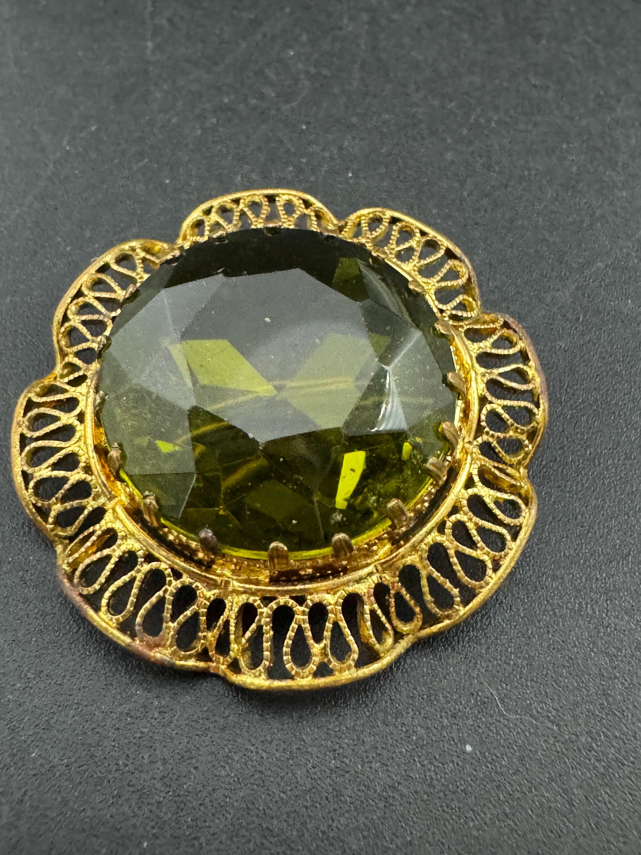 Vintage gold tone chunky yellow green emerald gallery edge glass brooch