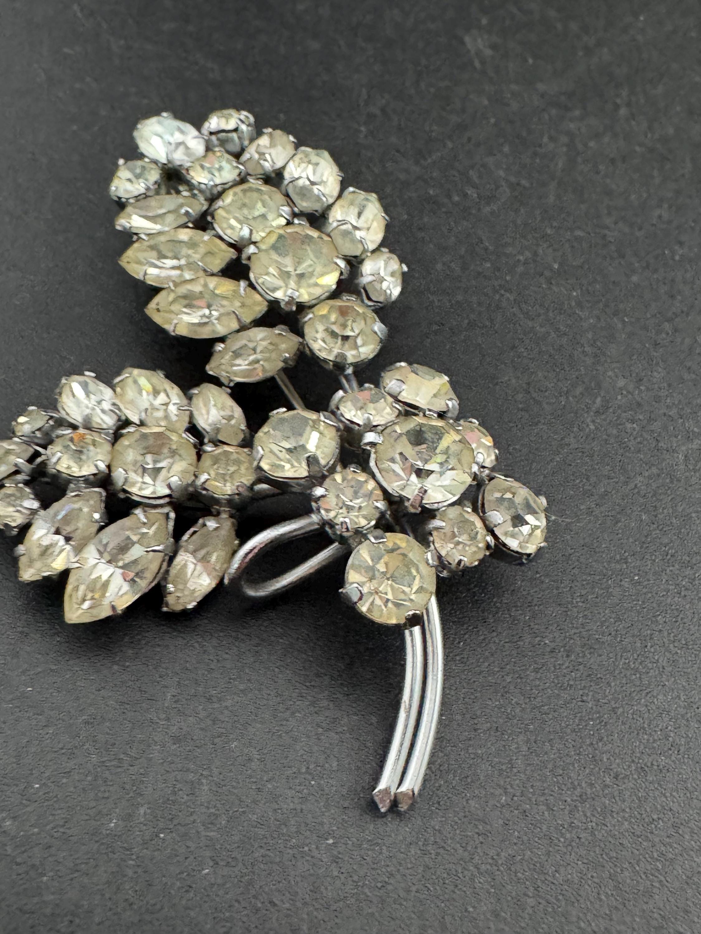 Vintage floral paste glass clear Diamanté silver tone Brooch