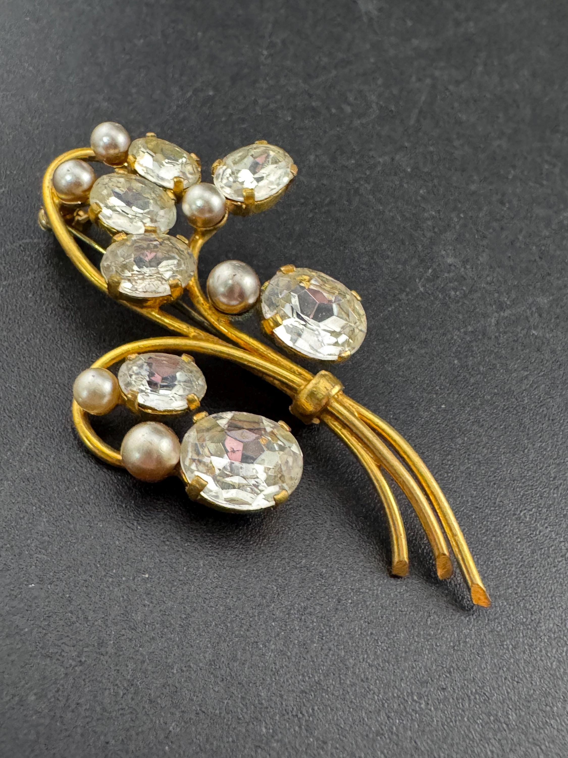 Vintage floral paste glass clear Diamanté silver tone Brooch
