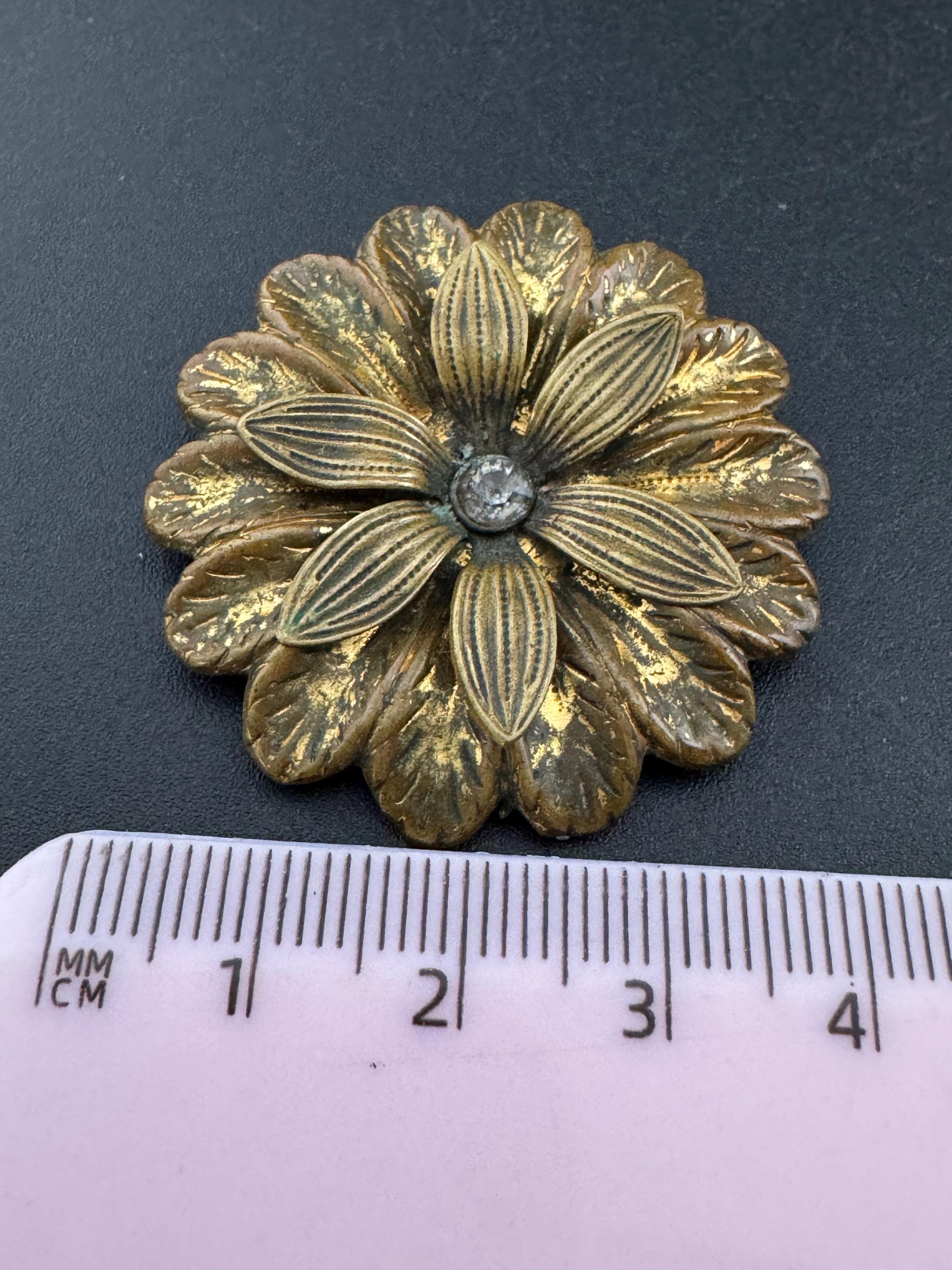 Vintage Czech brass filigree floral clear Rhinestone diamanté Brooch