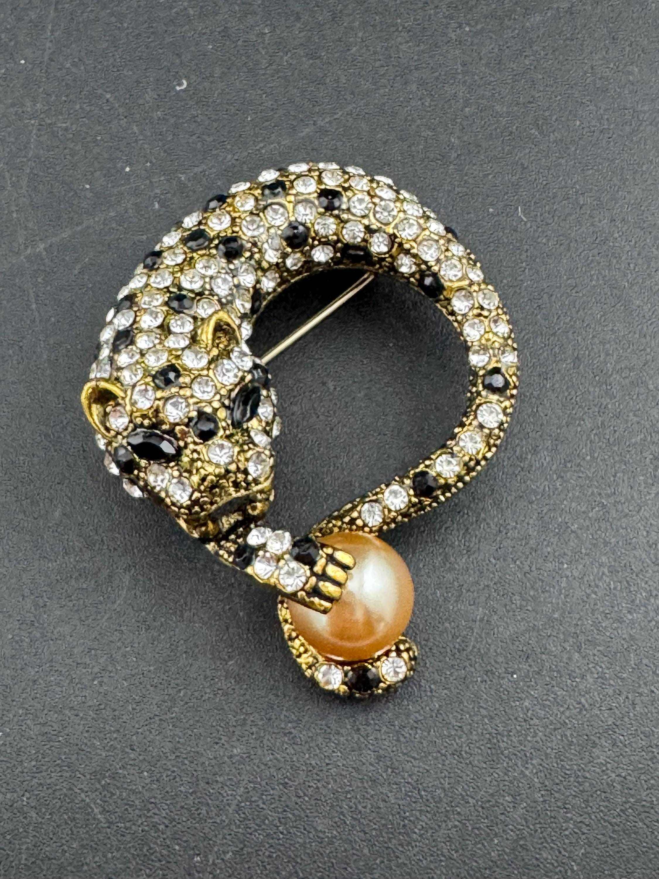 Retro black and White rhinestone pearl and Diamanté Big Cat leopard brooch, gold tone
