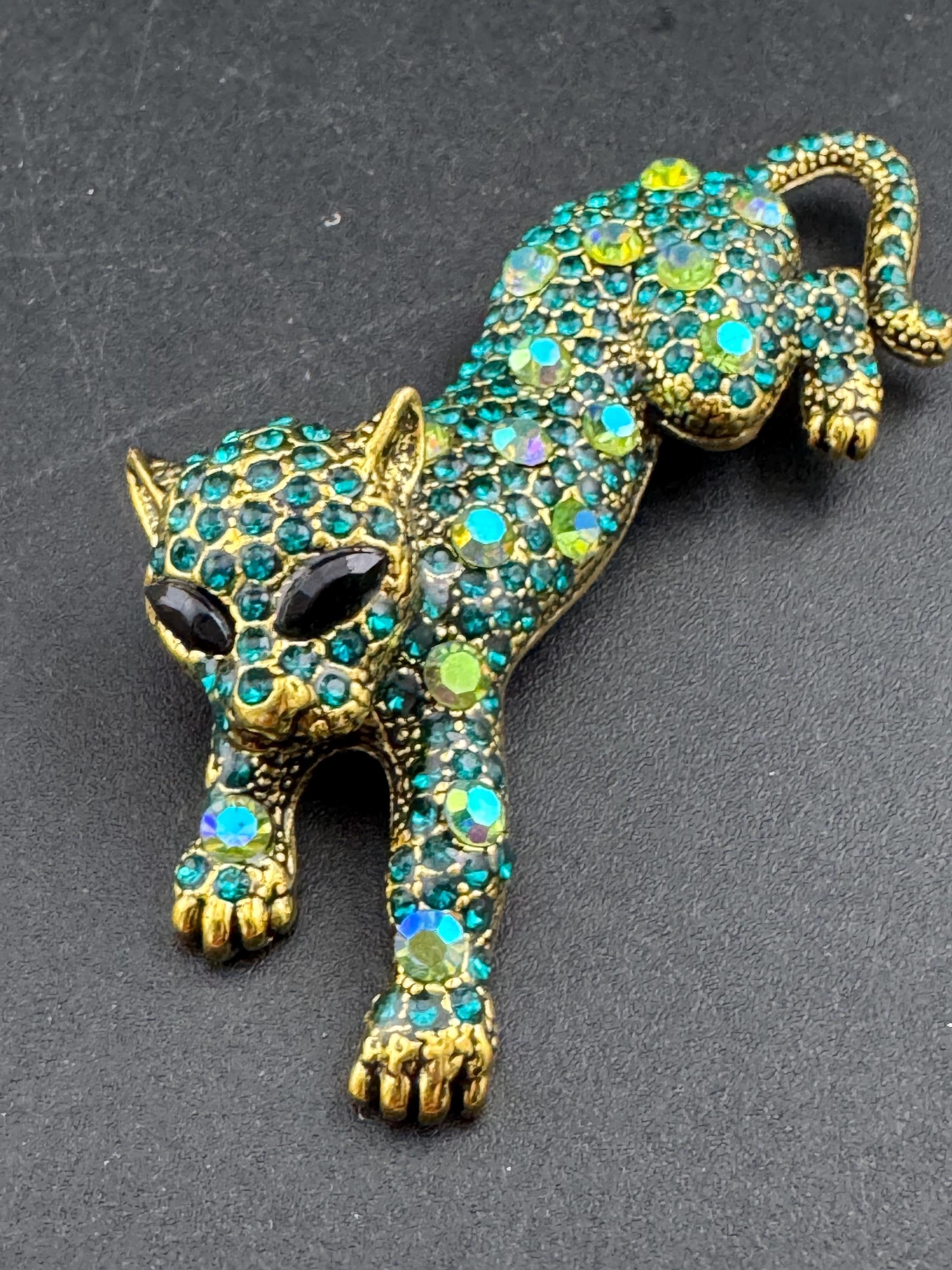 Retro emerald green AB rhinestone Diamanté Big Cat leopard brooch, gold tone