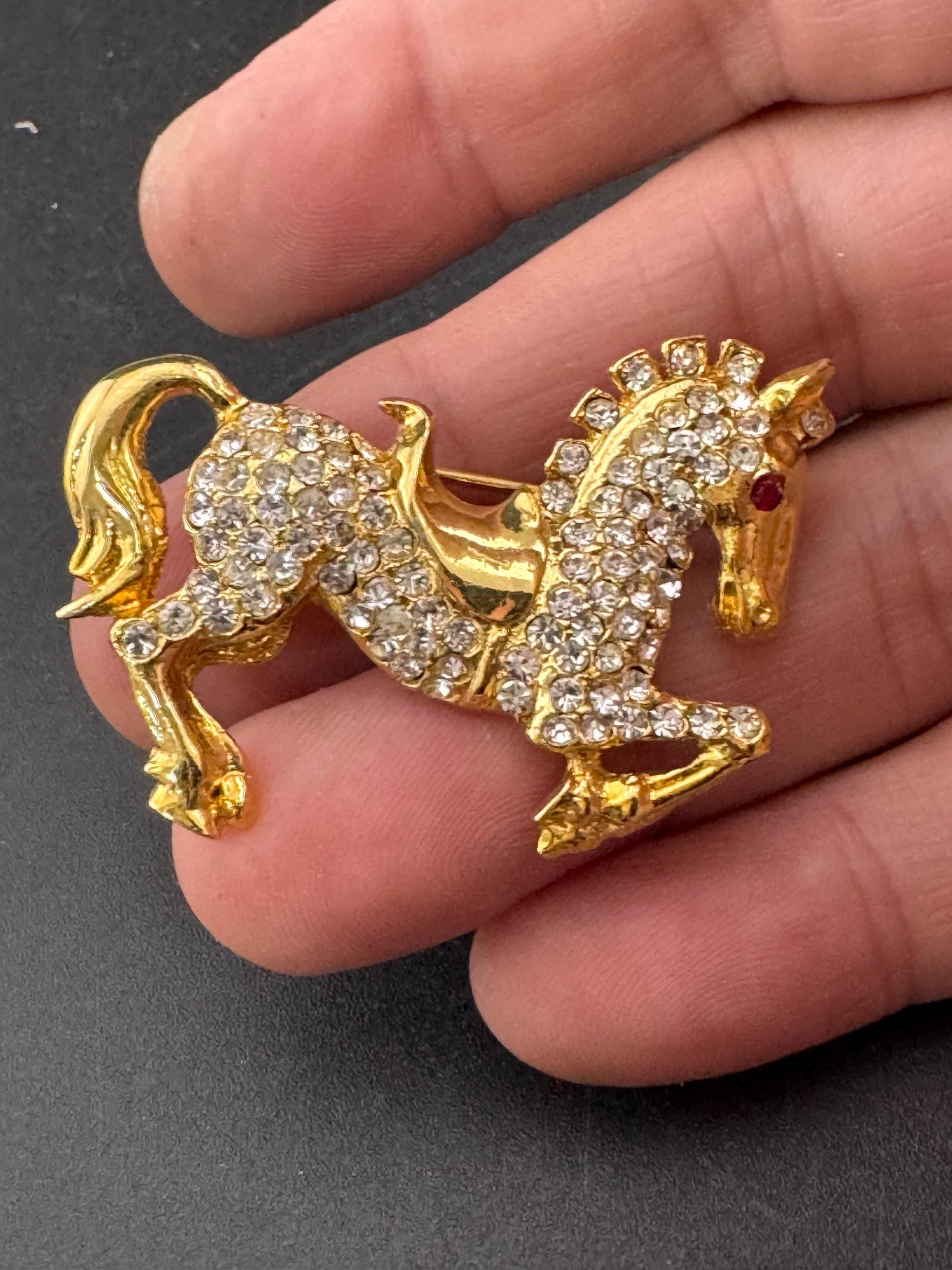 Vintage clear crystal rhinestone horse brooch, gold tone