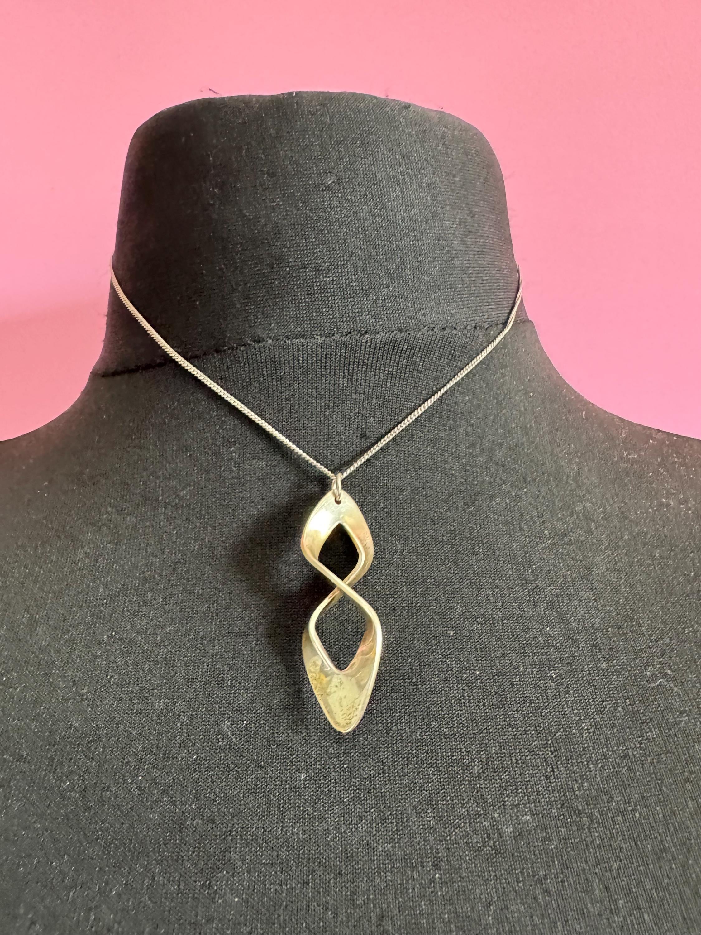 Vintage 925 sterling silver abstract brutalist helix twist pendant and chain Modernist 41cm necklace 7.5 grams