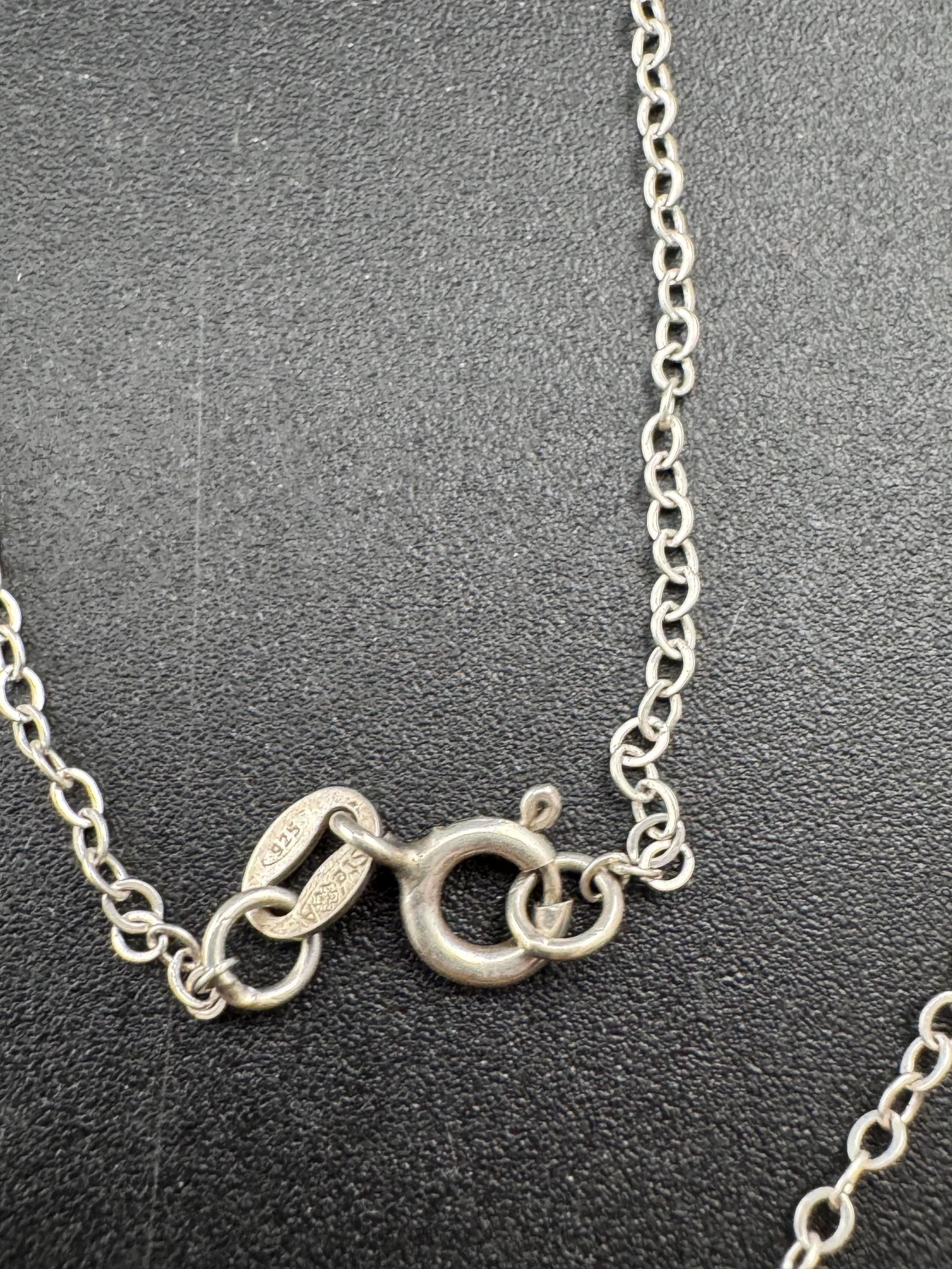 925 Sterling silver vintage dainty heart pendant on a 46cm chain necklace 2.2 grams