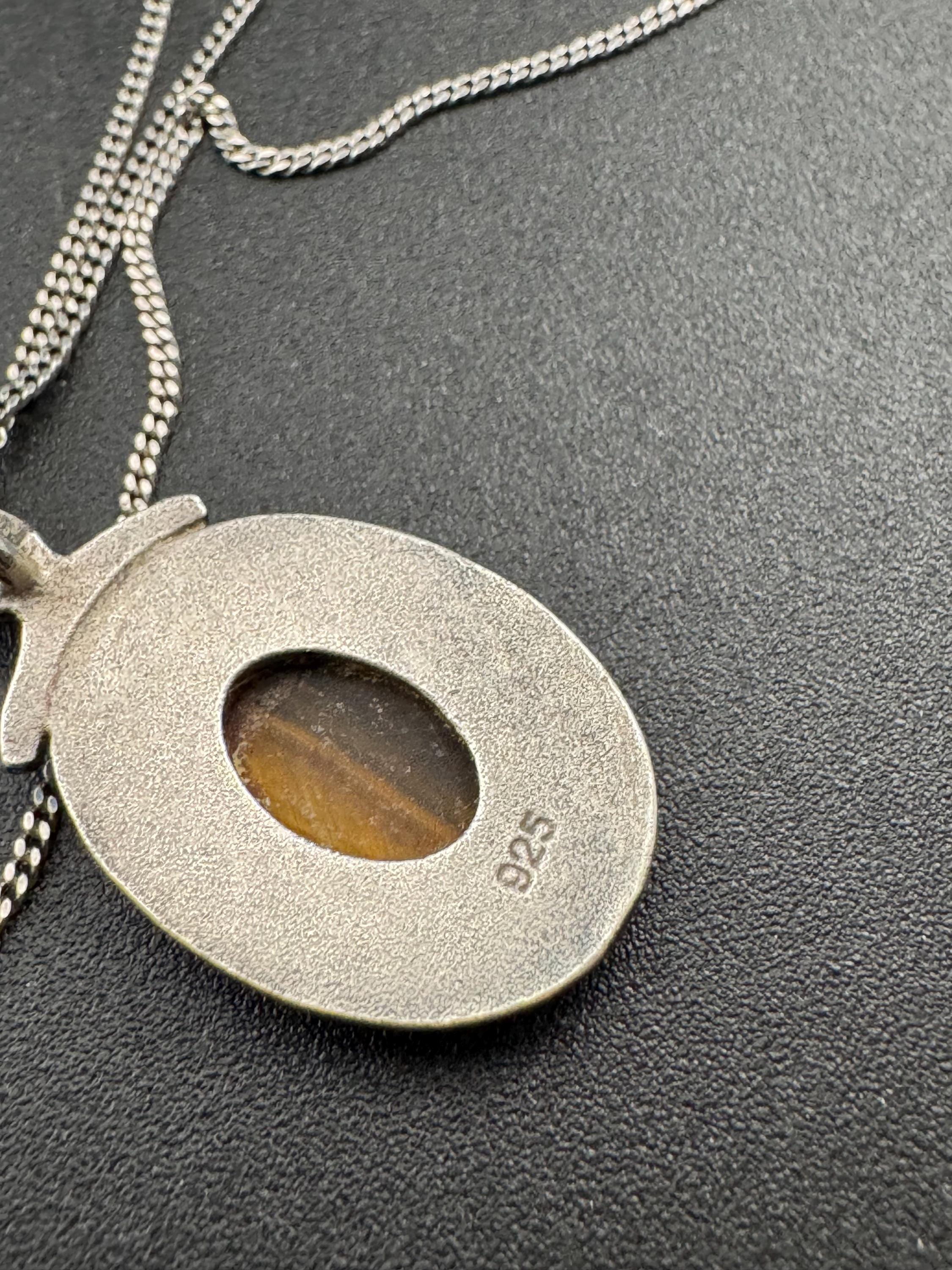 Solid silver tigerseye dainty oval gemstone pendant necklace on 46cm chain 1970s weighs 5.2 grams