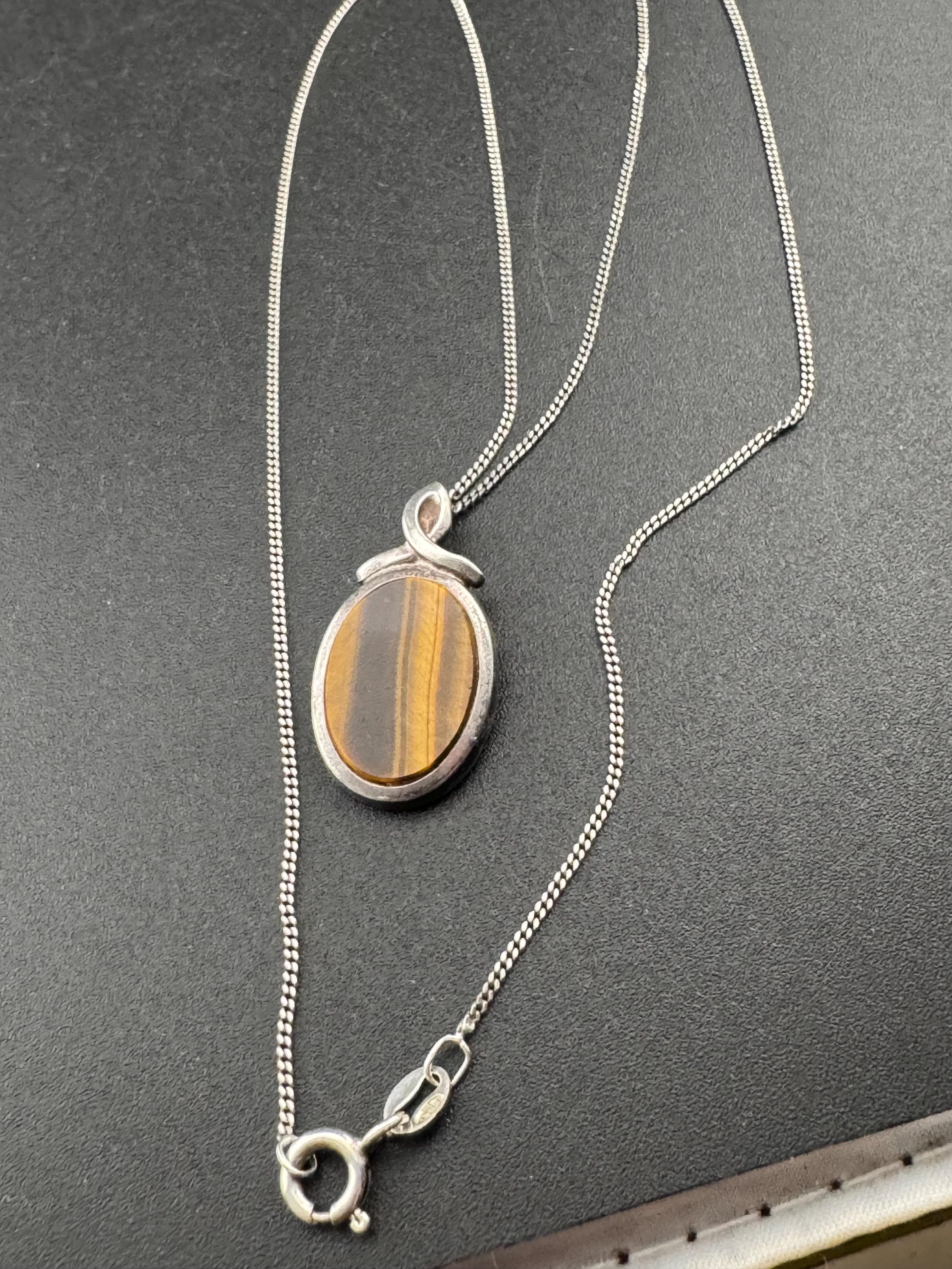 Solid silver tigerseye dainty oval gemstone pendant necklace on 46cm chain 1970s weighs 5.2 grams