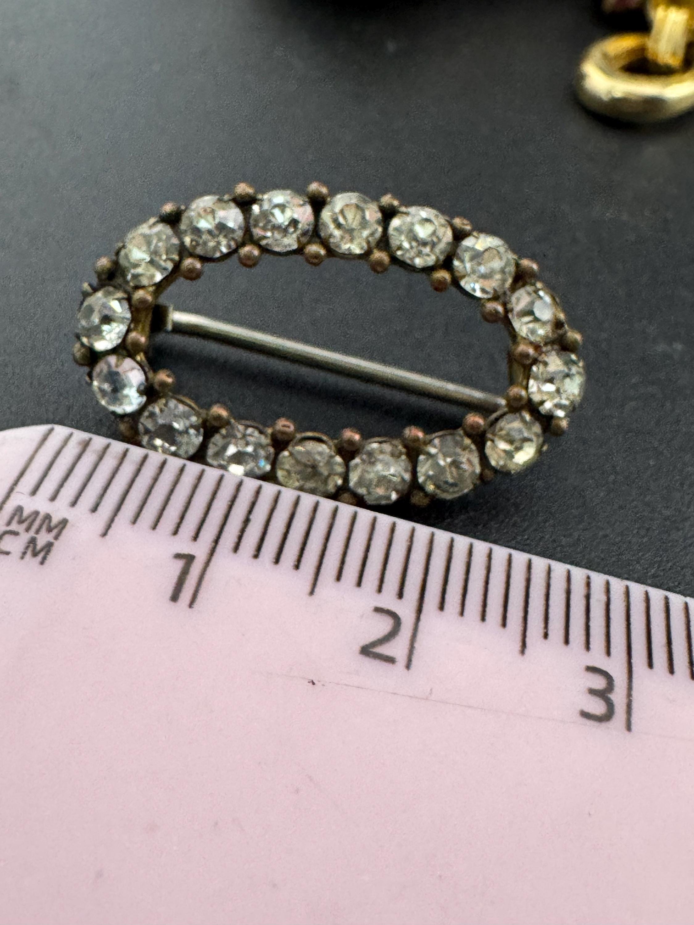 nice old Victorian early clear glass paste oval brooch c clasp
