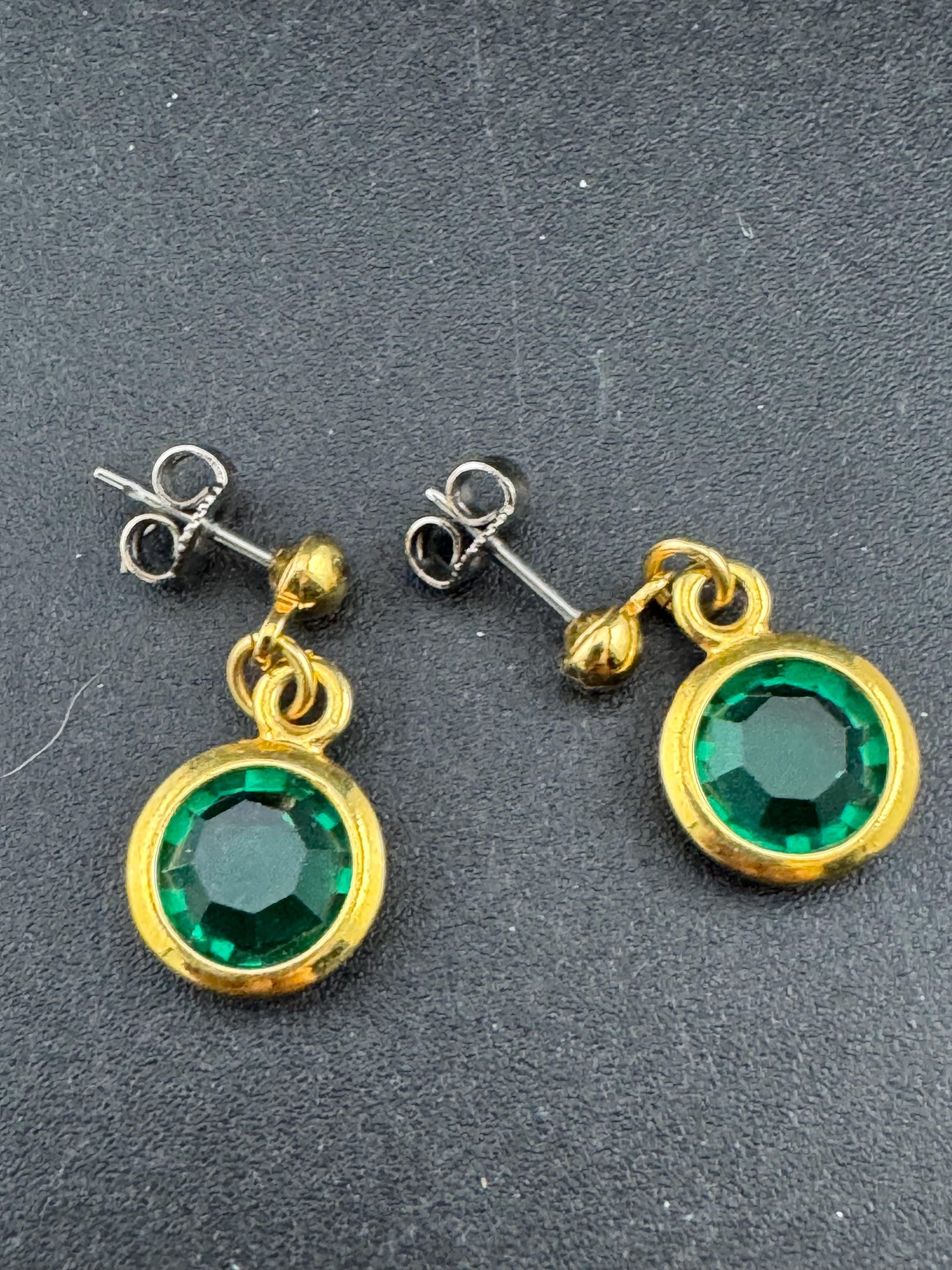 Vintage emerald green Glass Diamanté bezel rivière Earrings