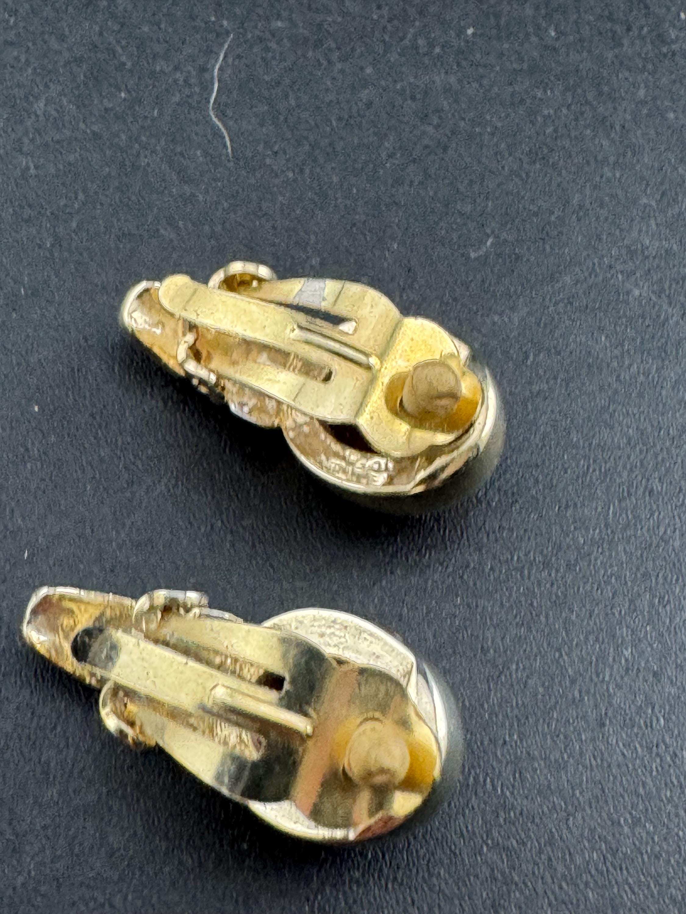 Vintage Gold Tone Red Cabochon Clip On Earrings 2cm