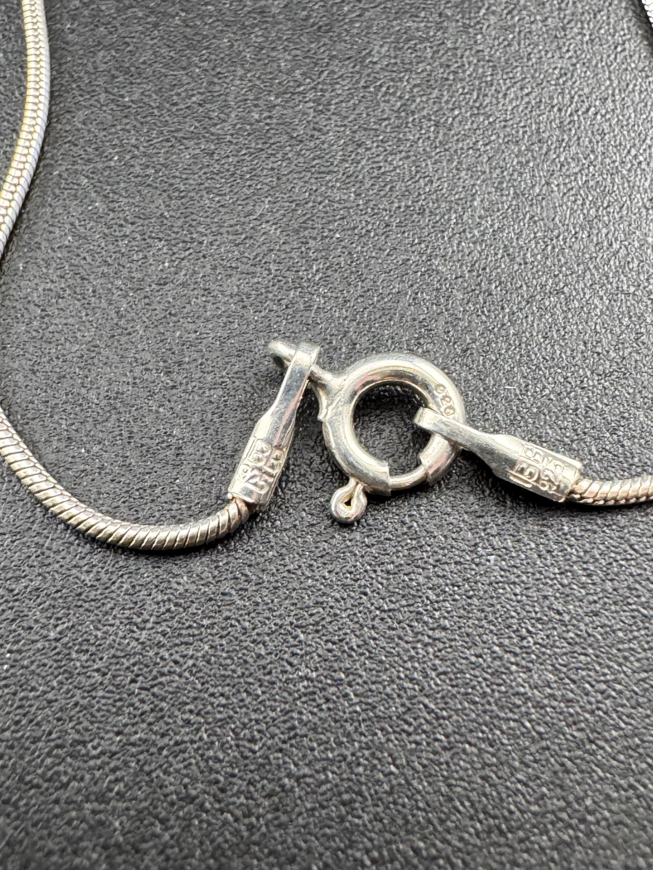 Vintage 925 Sterling Silver articulated fish pendant necklace on a 42cm snake chain