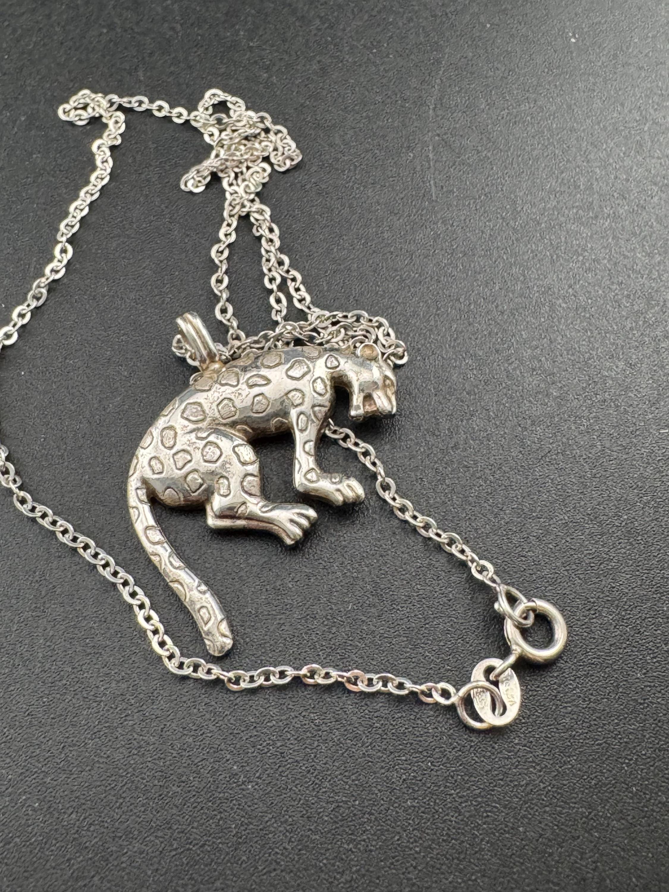 Signed A&D Andreas Daub 925 sterling Silver modernist big cat leopard pendant on an 46cm chain
