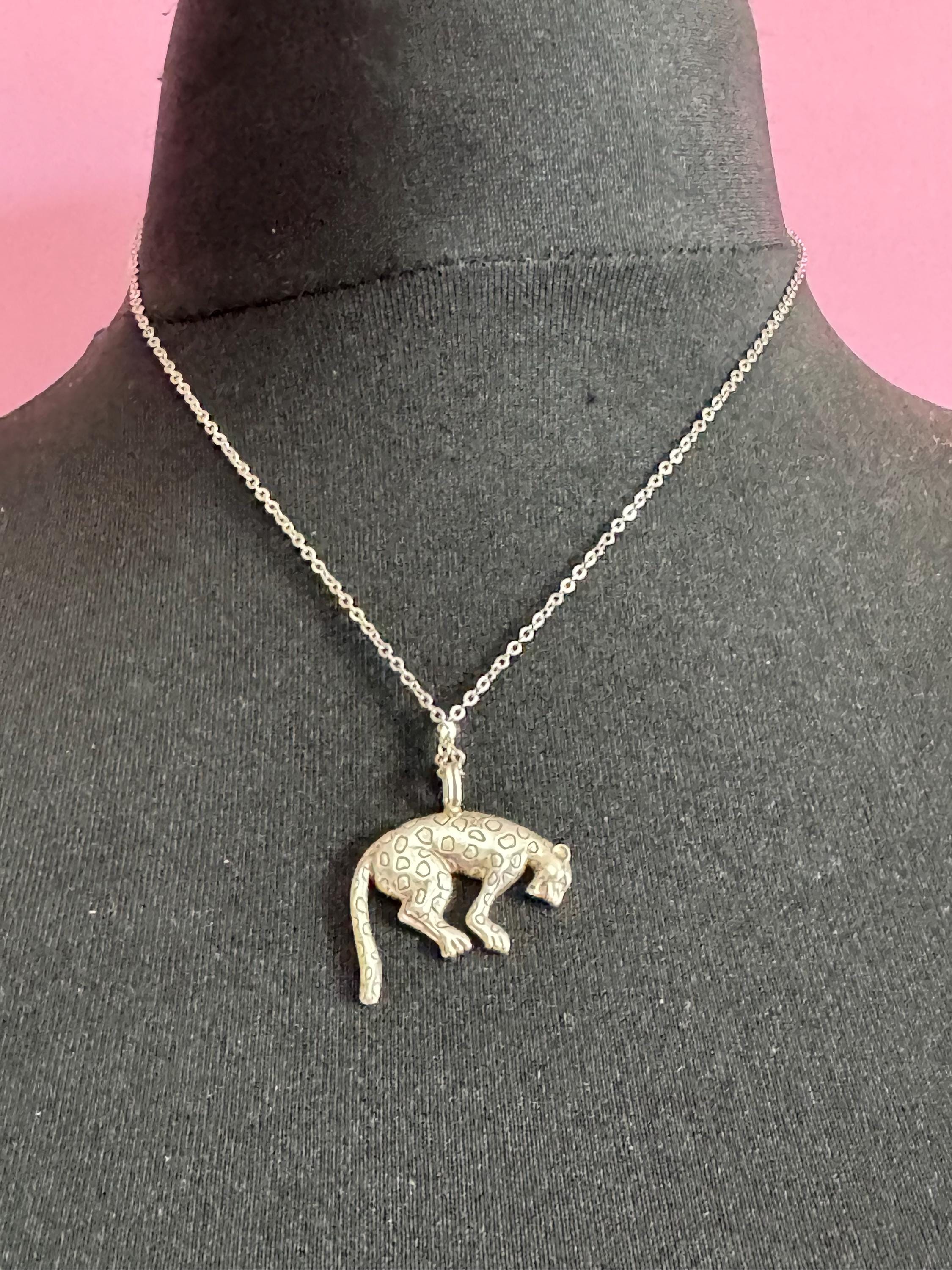 Signed A&D Andreas Daub 925 sterling Silver modernist big cat leopard pendant on an 46cm chain