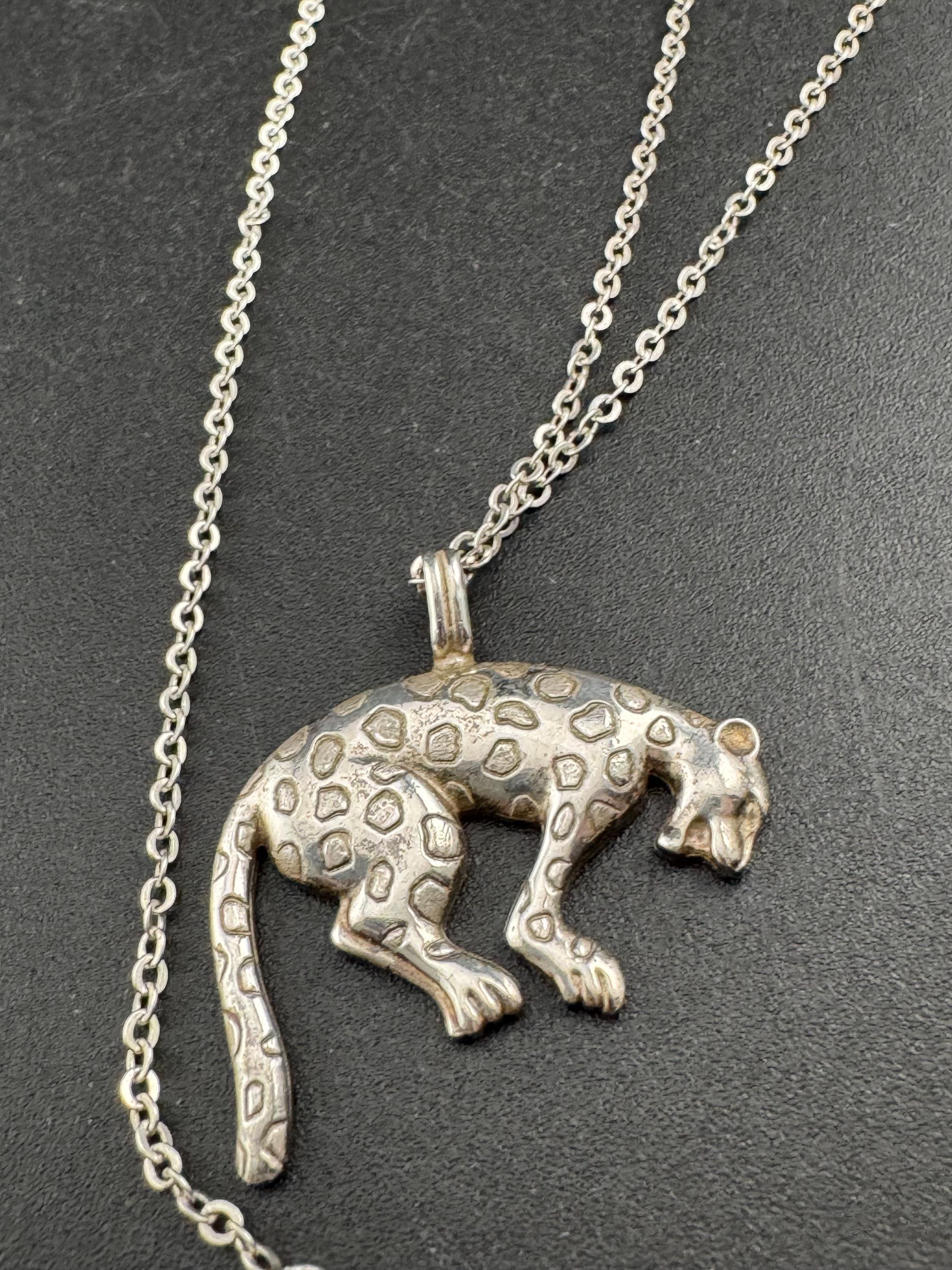 Signed A&D Andreas Daub 925 sterling Silver modernist big cat leopard pendant on an 46cm chain