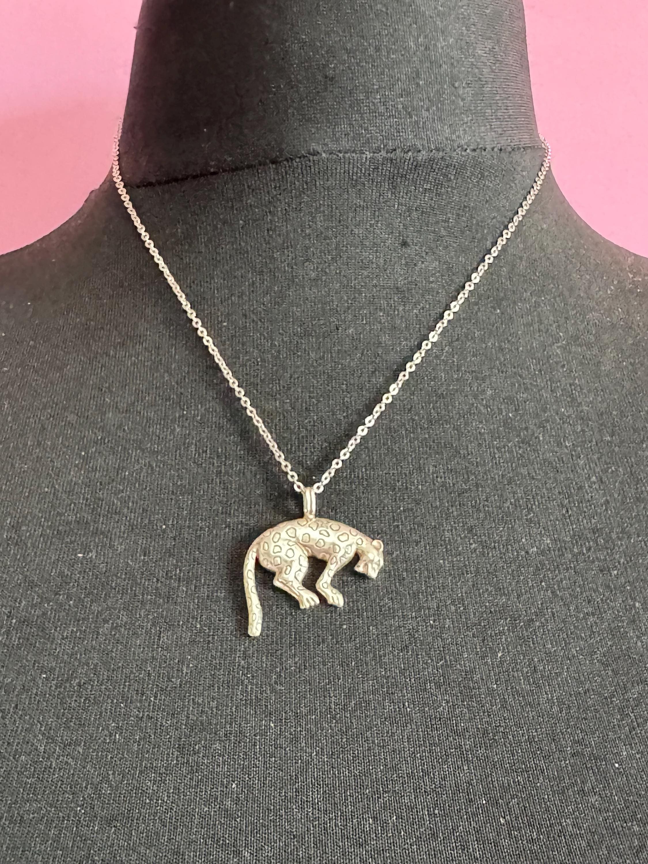 Signed A&D Andreas Daub 925 sterling Silver modernist big cat leopard pendant on an 46cm chain