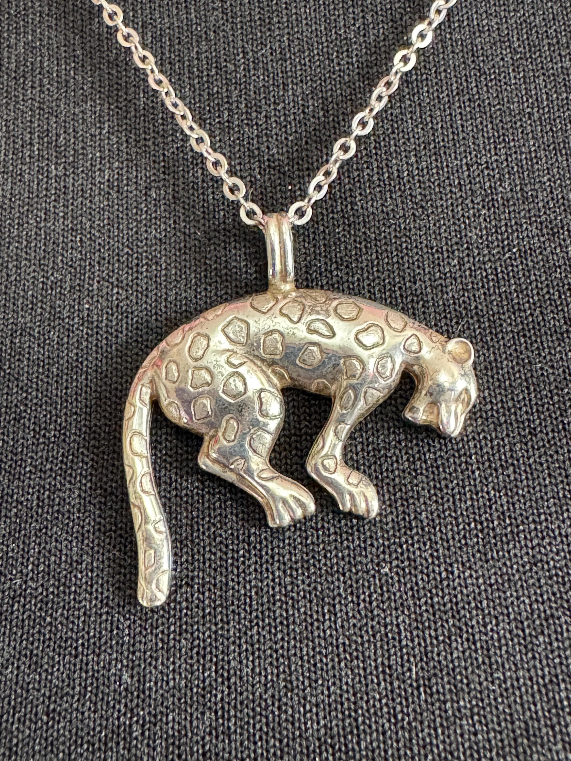 Signed A&D Andreas Daub 925 sterling Silver modernist big cat leopard pendant on an 46cm chain