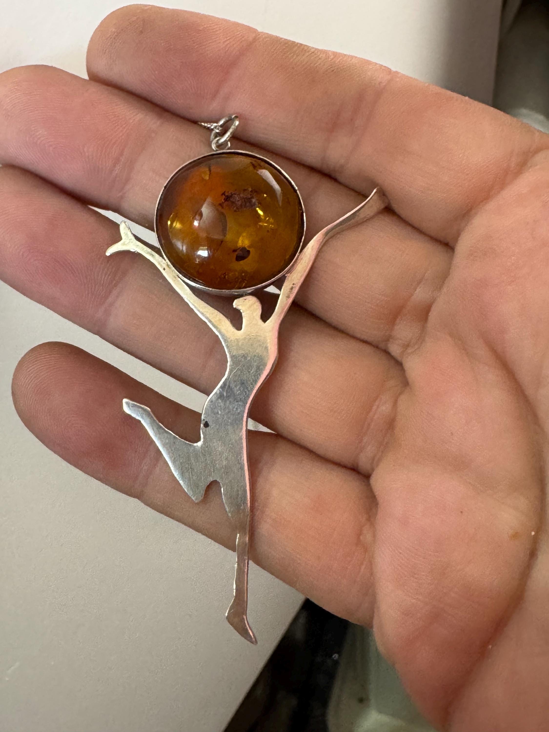 Natural Amber gem set art deco dancing lady 925 sterling Silver pendant necklace on a 40cm fine chain