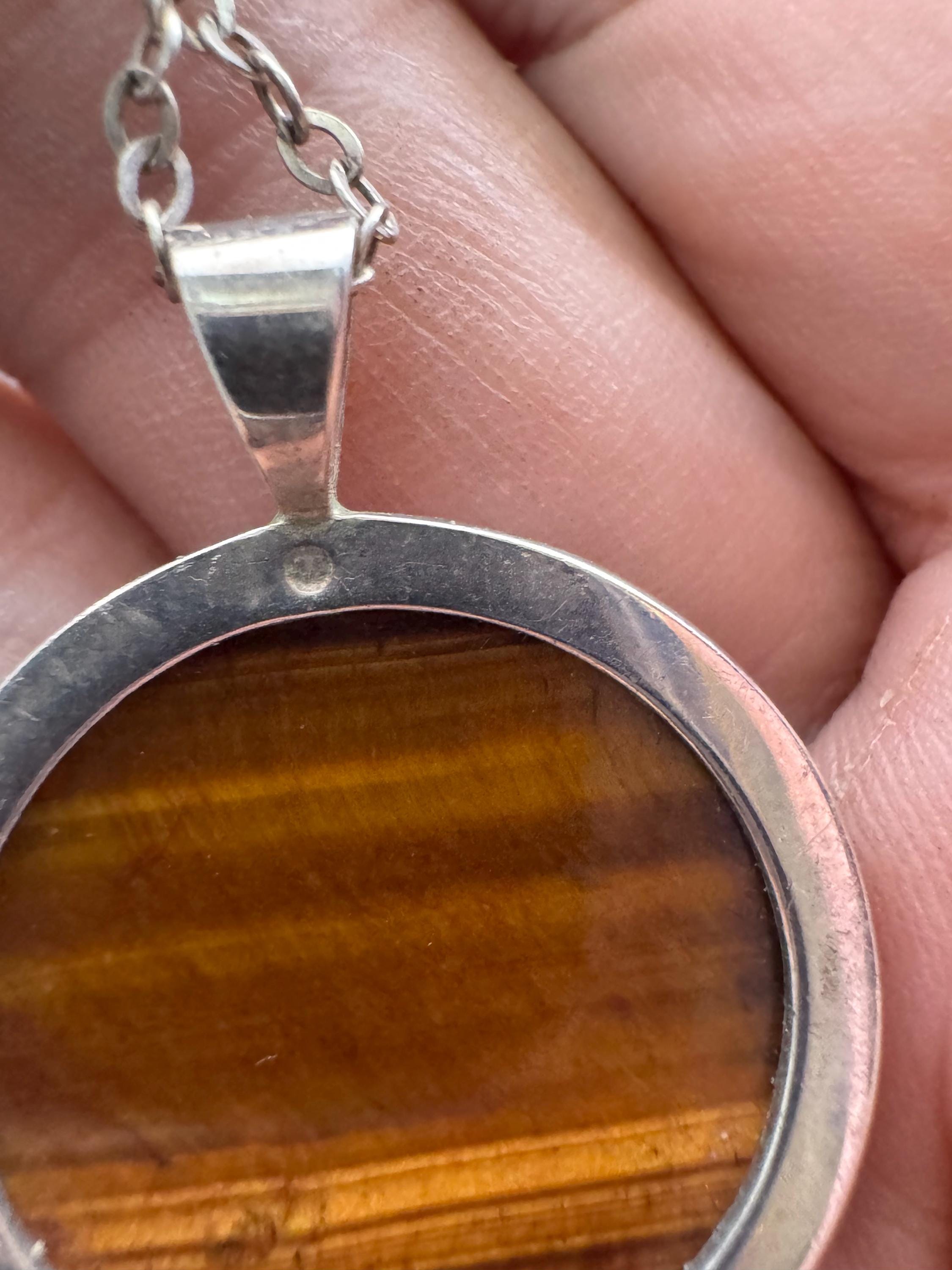 Solid silver tigerseye round gemstone 3cm pendant necklace on 45cm chain 1970s weighs 9.6 grams