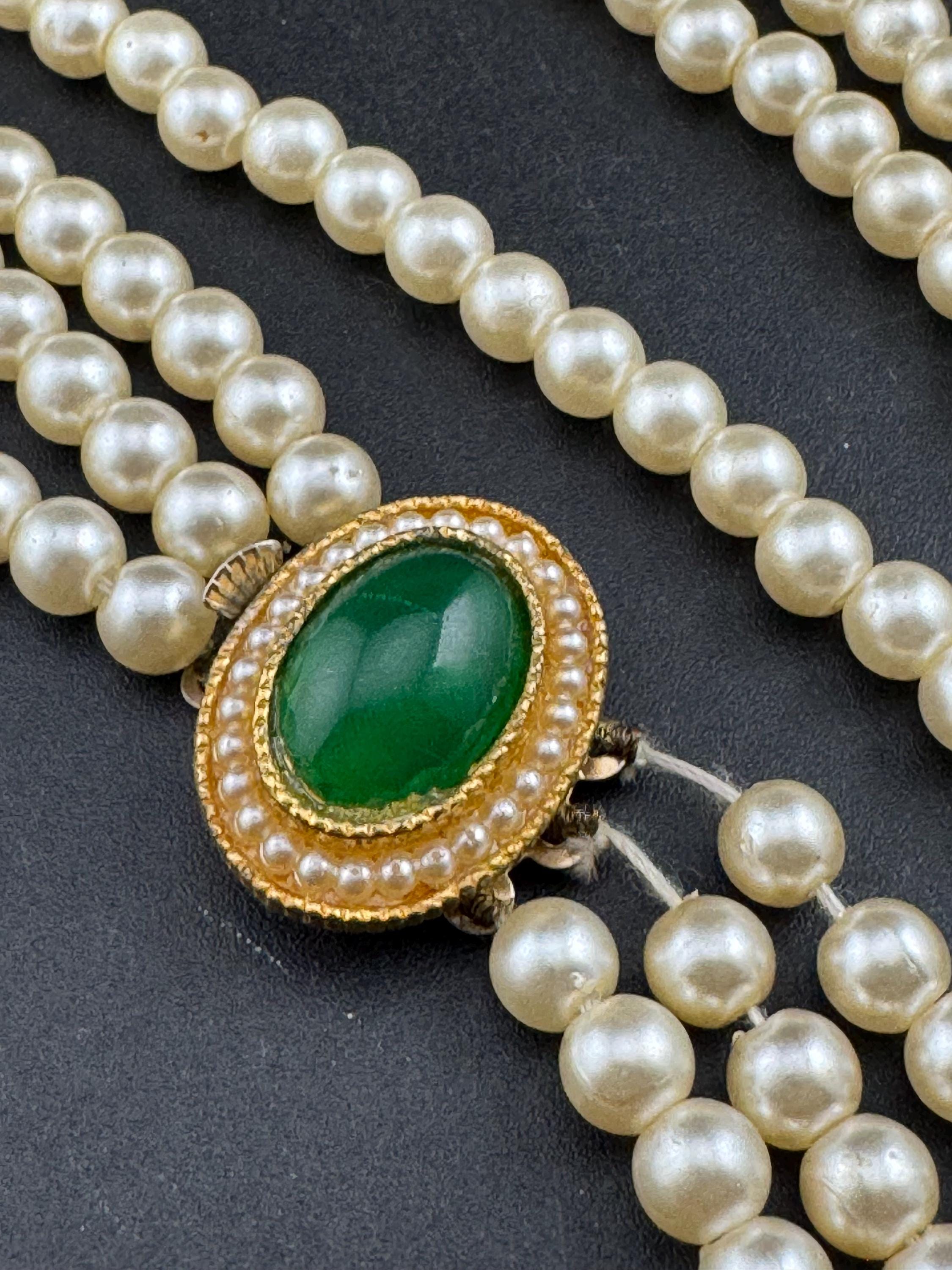 vintage 3 row cream plastic pearl necklace with ornate green oval cabochon clasp 47cm