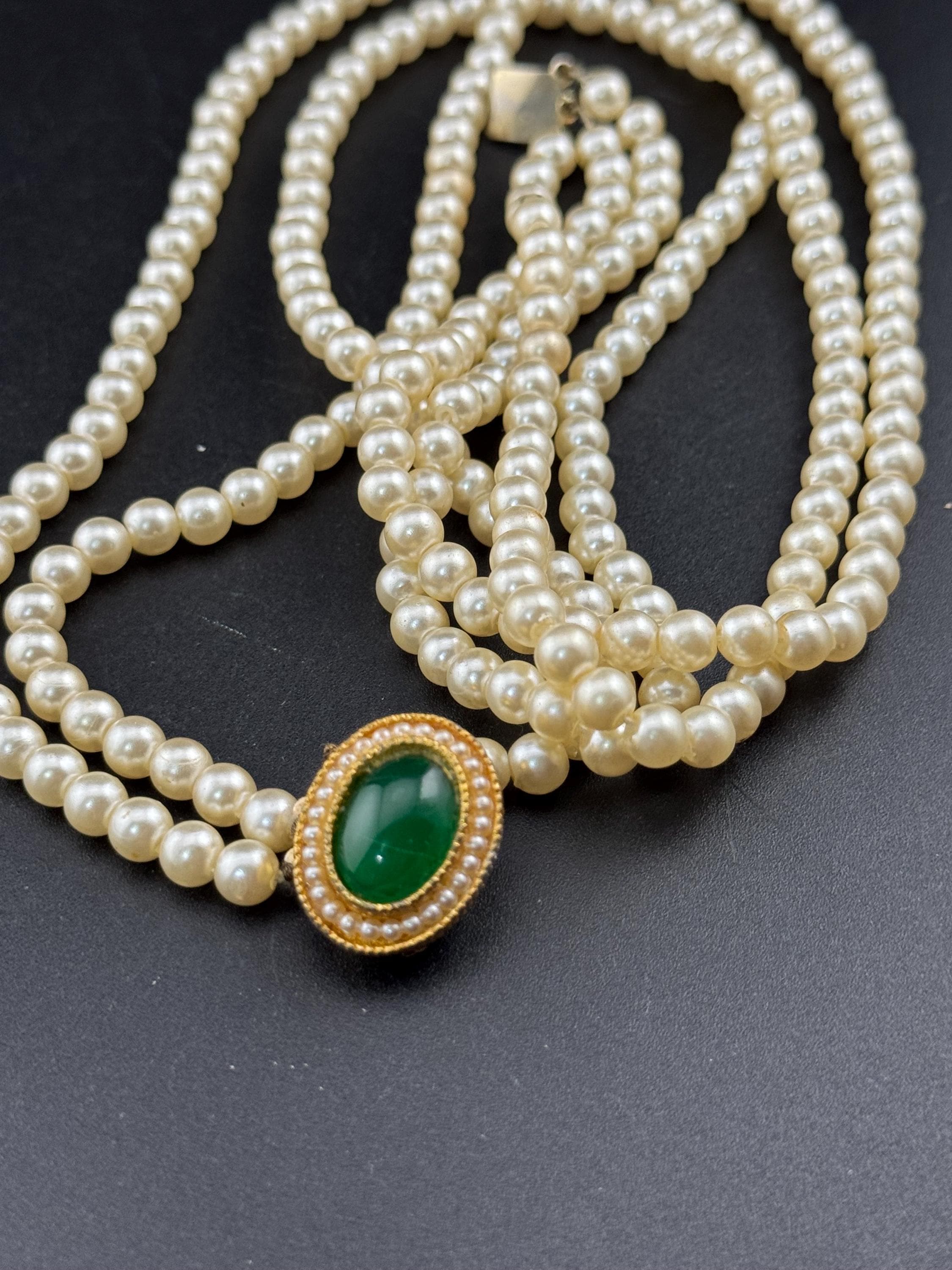 vintage 3 row cream plastic pearl necklace with ornate green oval cabochon clasp 47cm