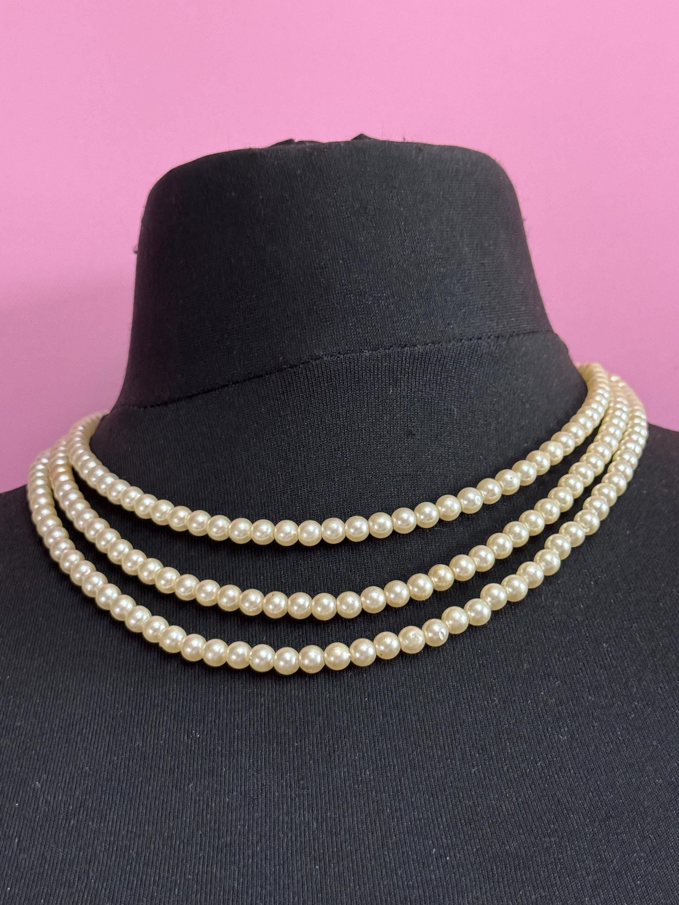 vintage 3 row cream plastic pearl necklace with ornate green oval cabochon clasp 47cm