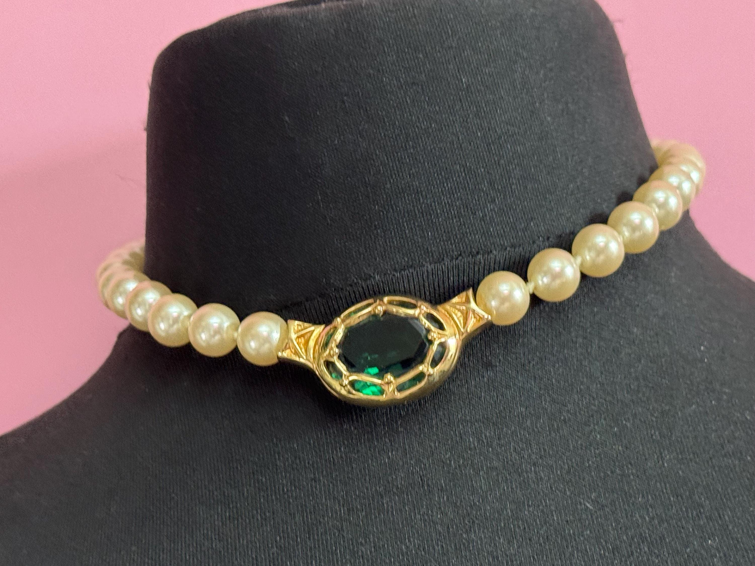 Signed early Swarovski gold plated high end emerald crystal oval cabochon faux pearl necklace 43cm