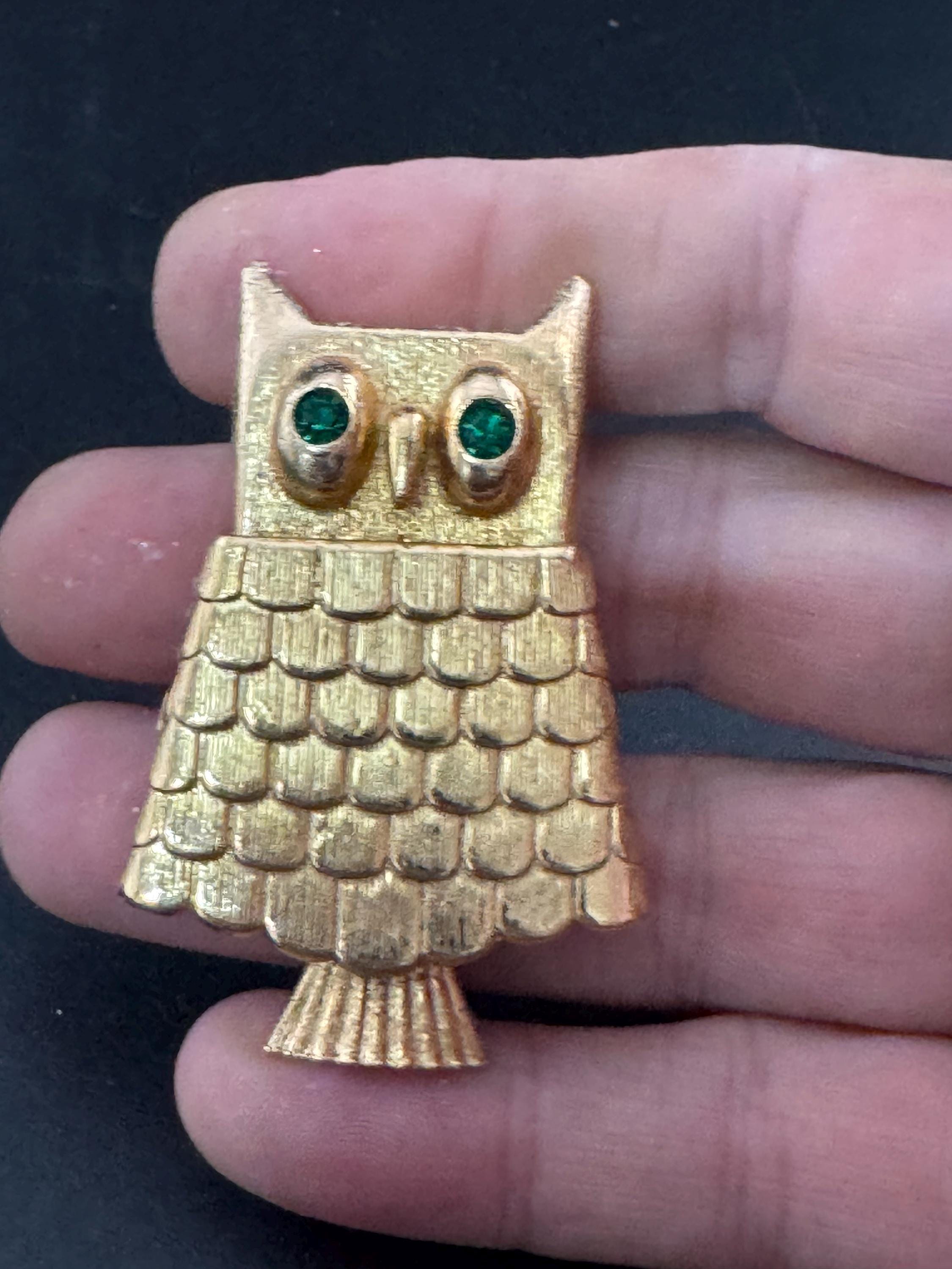 SIGNED AVON perfume compact Owl brooch large 6cm, gold tone