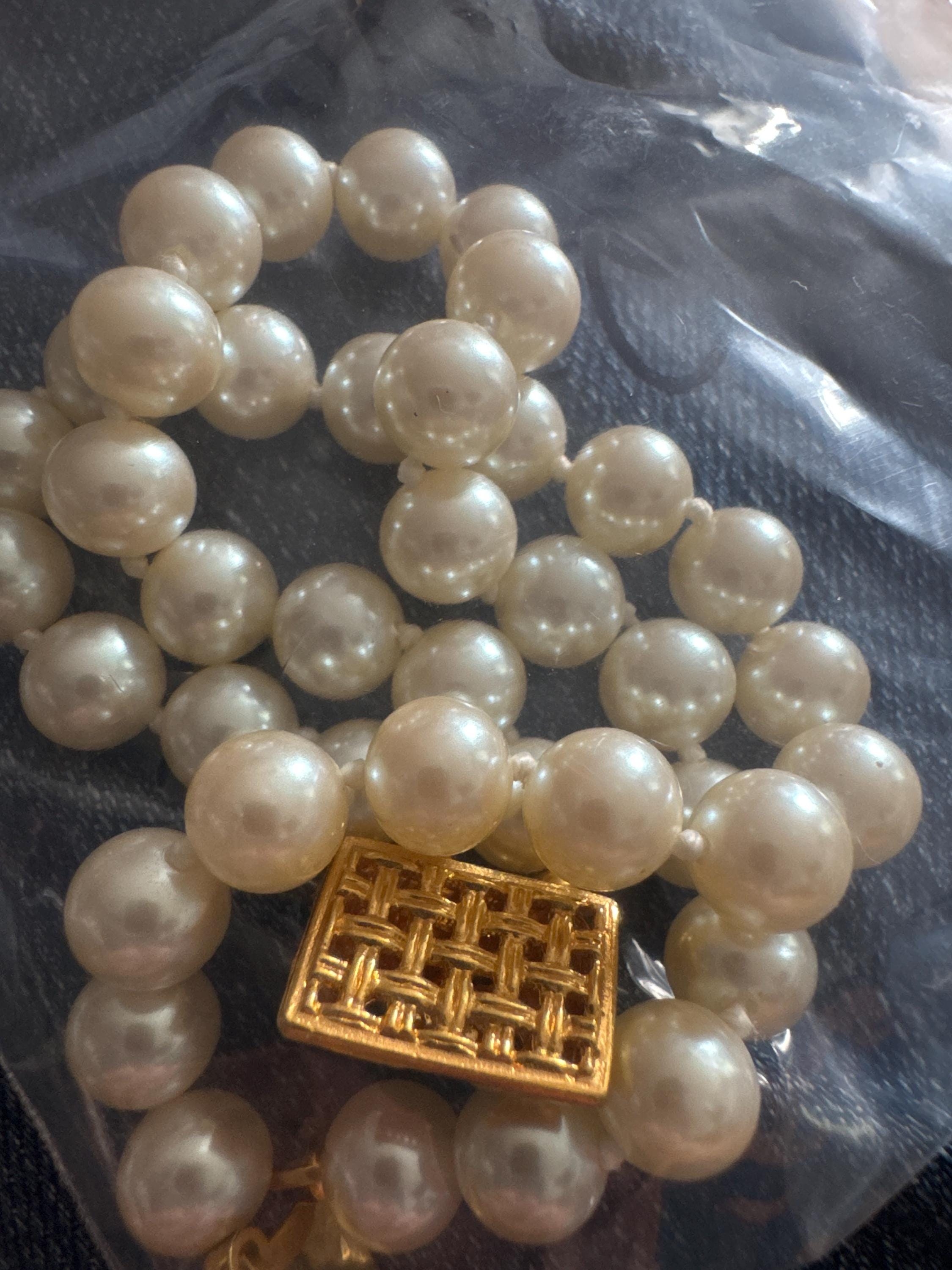 Vintage knotted faux glass pearl double Row gold tone cage clasp beaded bracelet 21cm