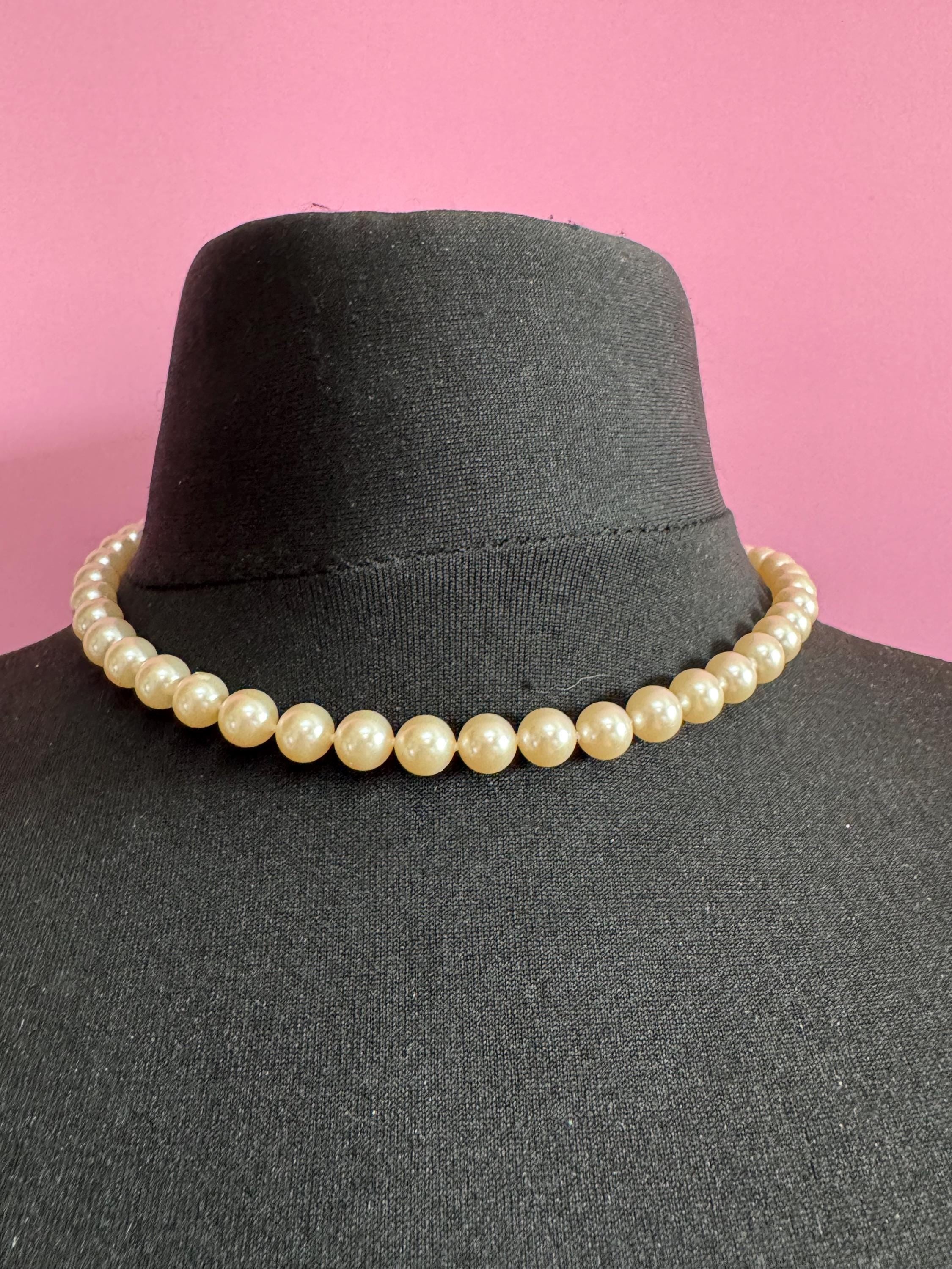 Vintage Classic cream glass pearl collar necklace,  individually knotted beads 45cm gold tone lovely condition