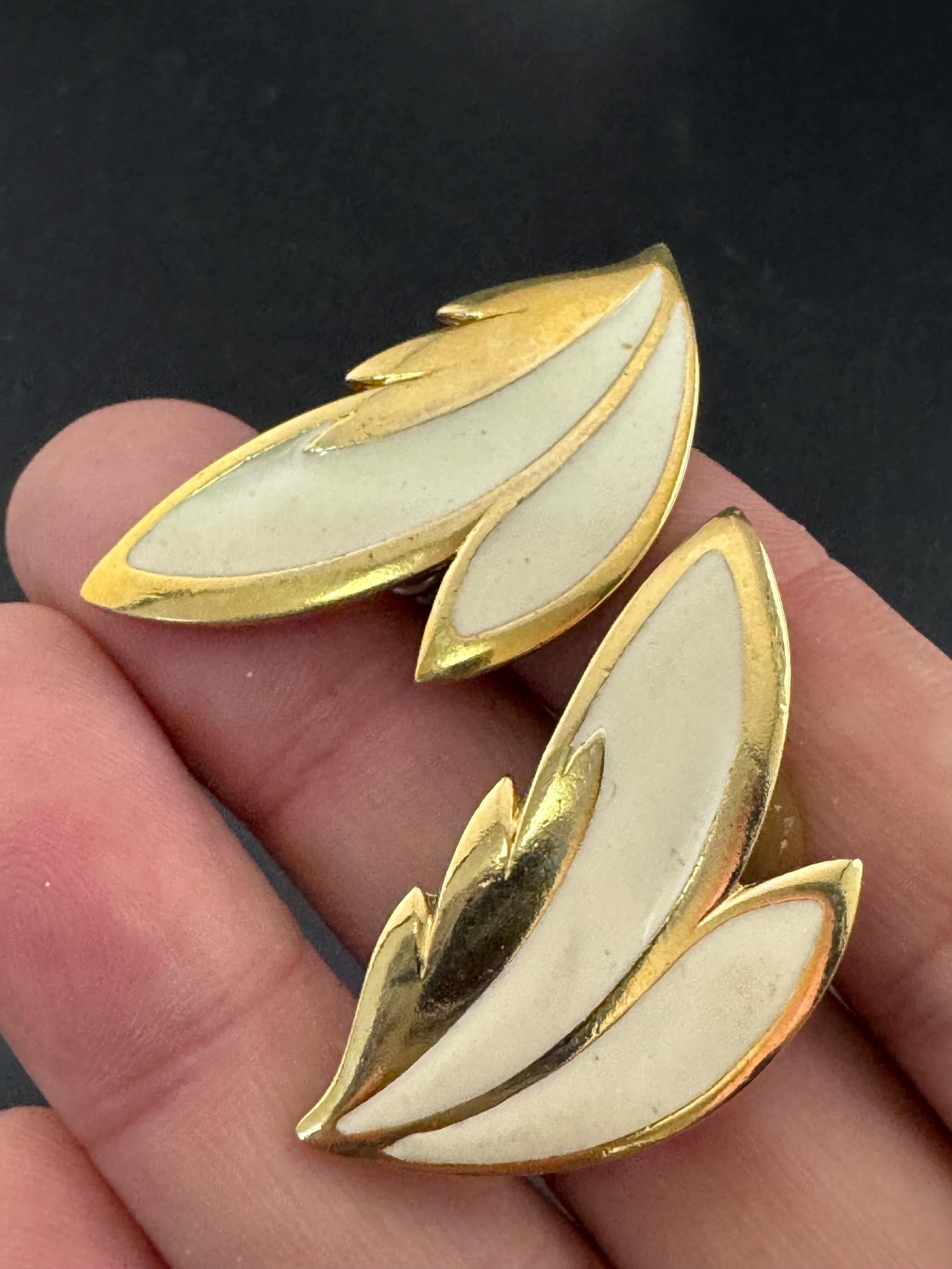 Signed BG Bergdorf Goodman cream enamel 4cm stud earrings, gold pierced