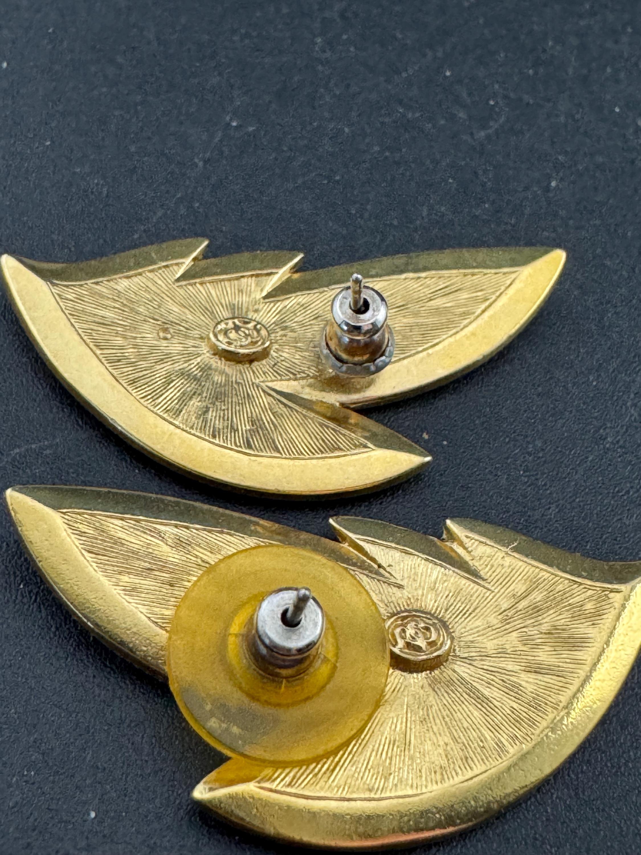 Signed BG Bergdorf Goodman cream enamel 4cm stud earrings, gold pierced