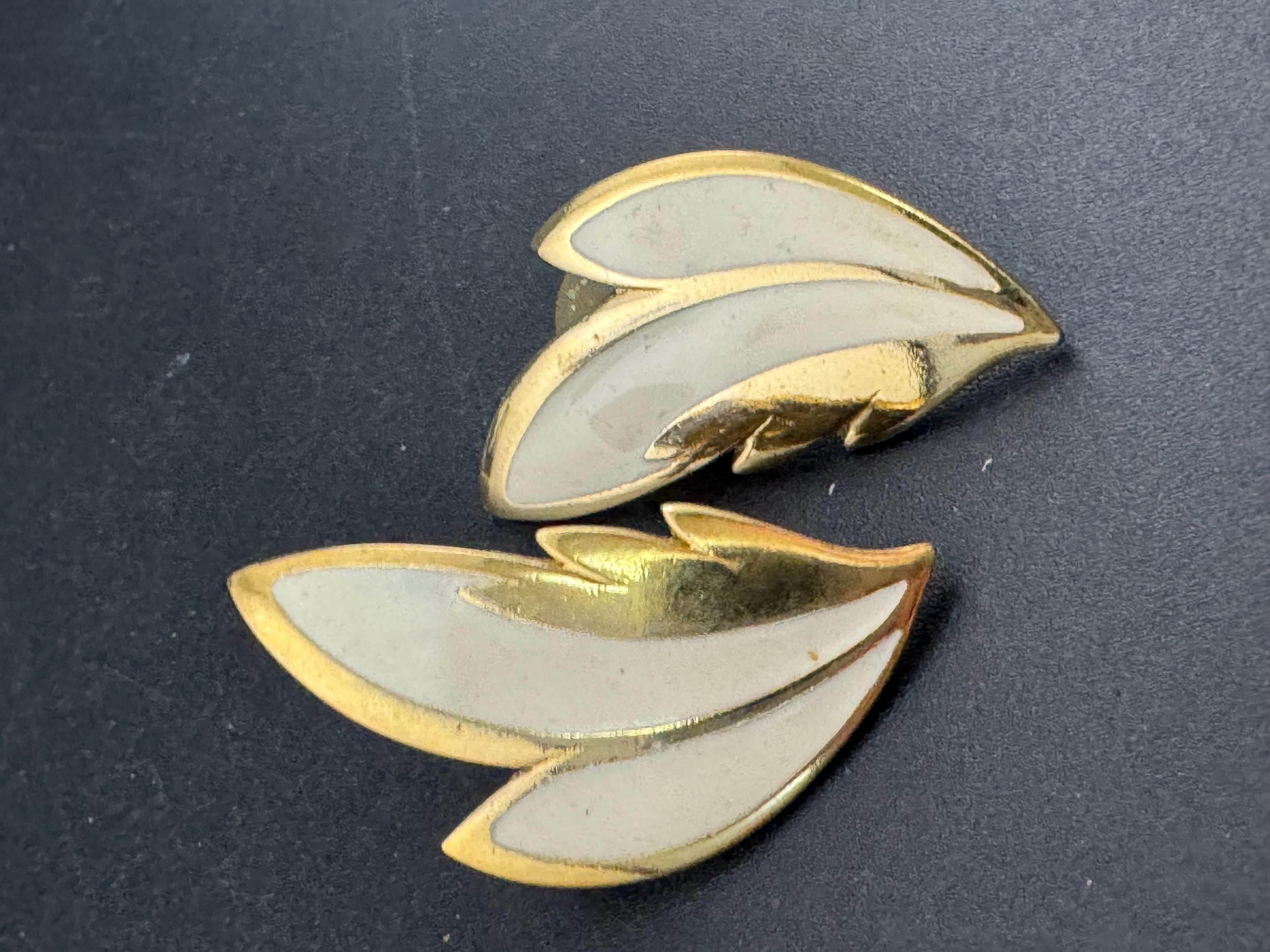 Signed BG Bergdorf Goodman cream enamel 4cm stud earrings, gold pierced