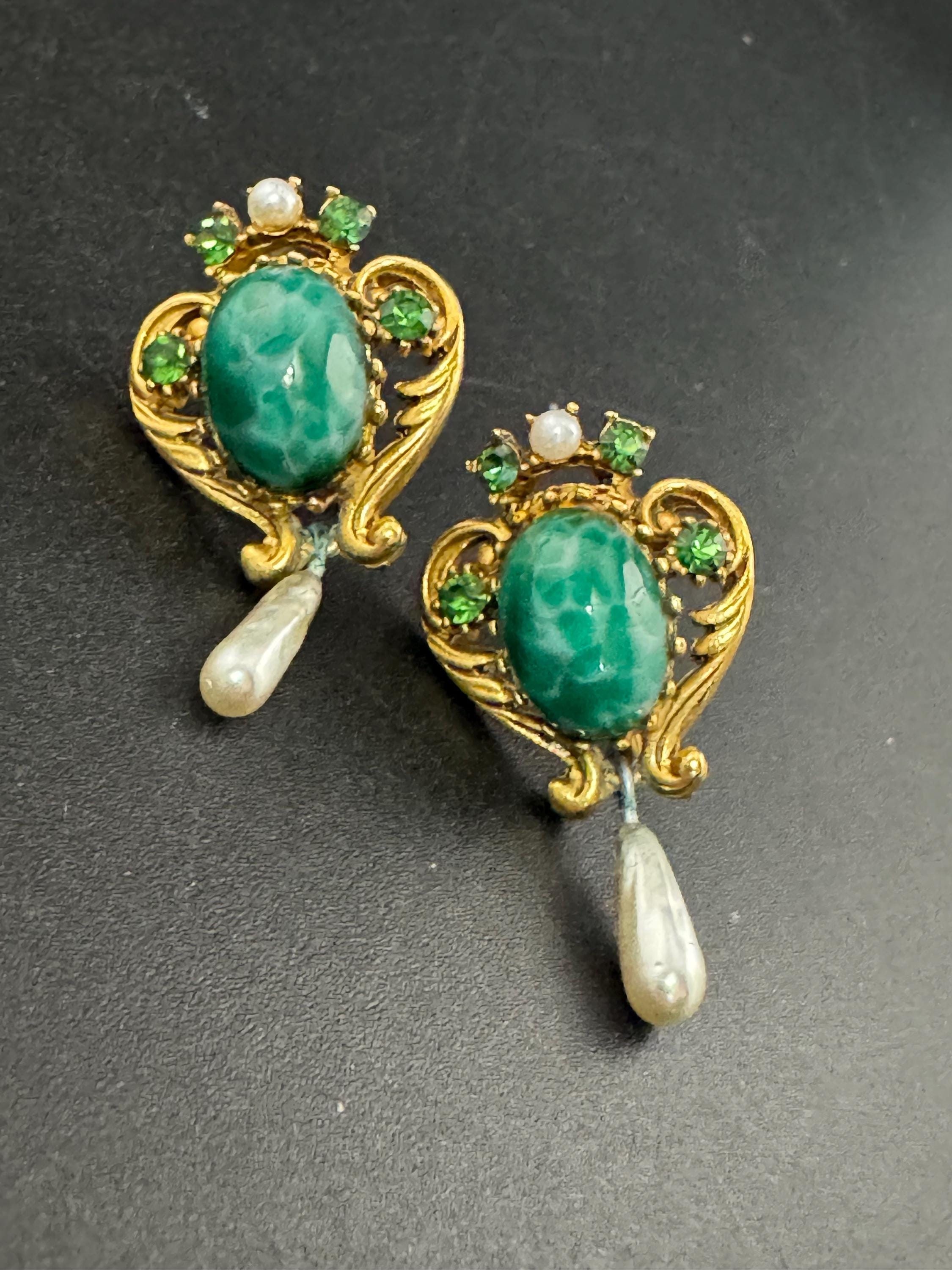 Signed Florenza Green Peking glass pearl drop clip on earrings
