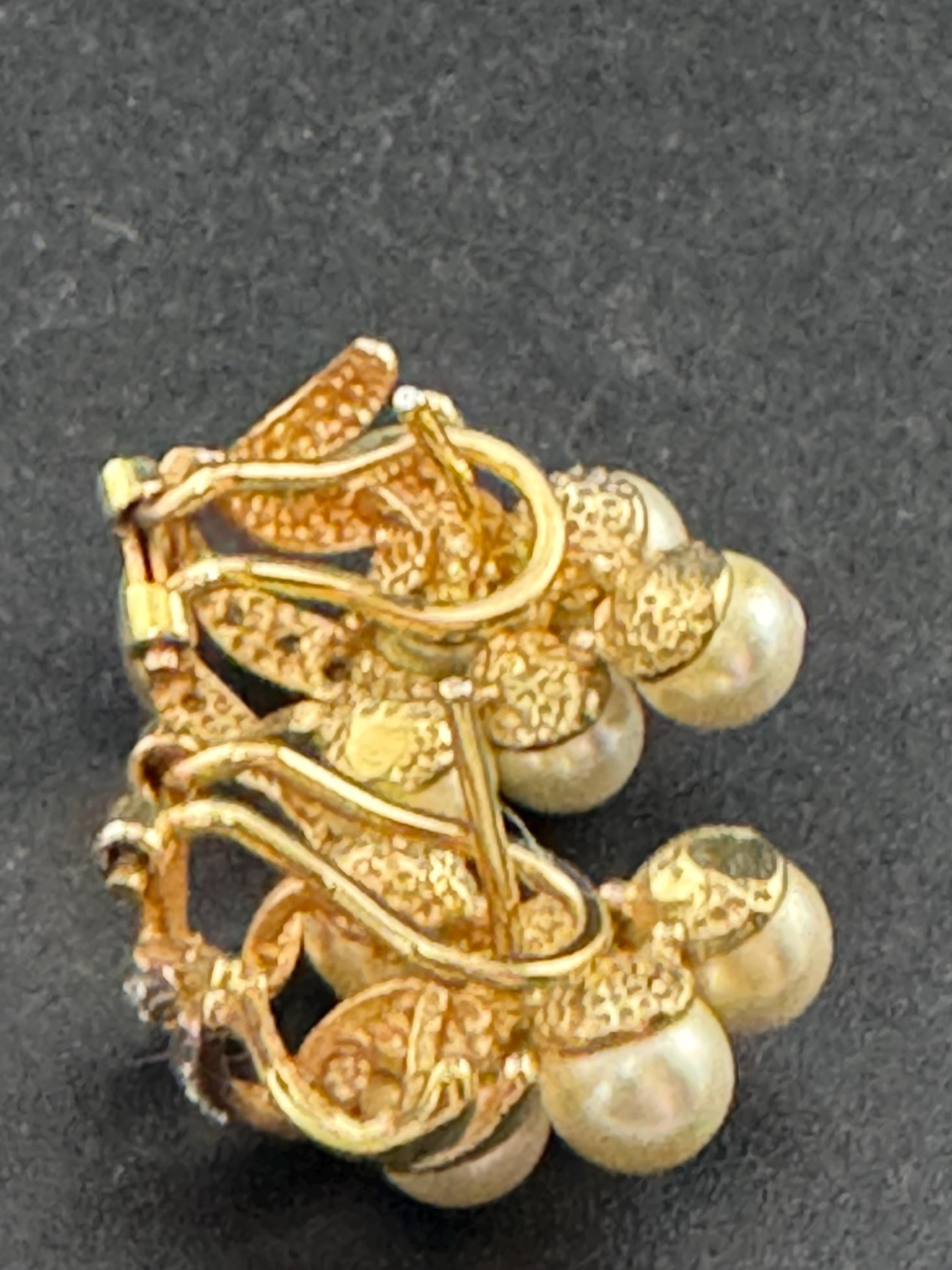 Retro White Pearl Grape Cluster rhinestone stud Earrings for pierced ears 1990s