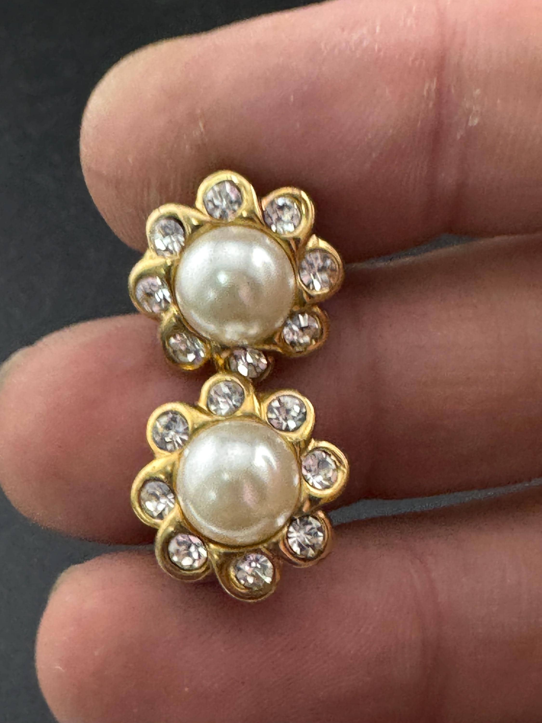 Vintage Gold Tone Faux Pearl Stud Earrings: Diamanté Floral Design