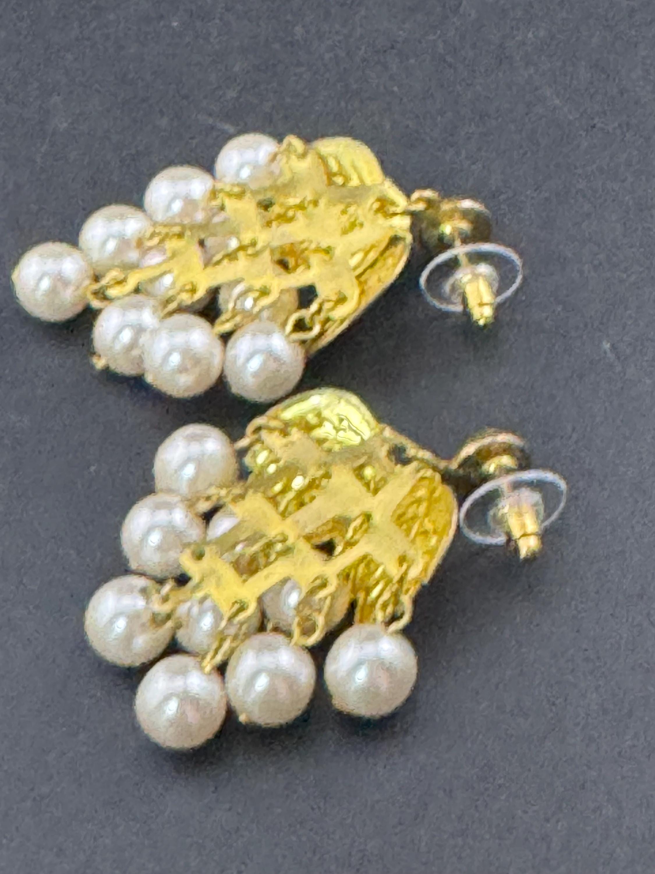 Vintage gold tone White Pearl Grape Cluster dangly drop Earrings for pierced ears 1980s