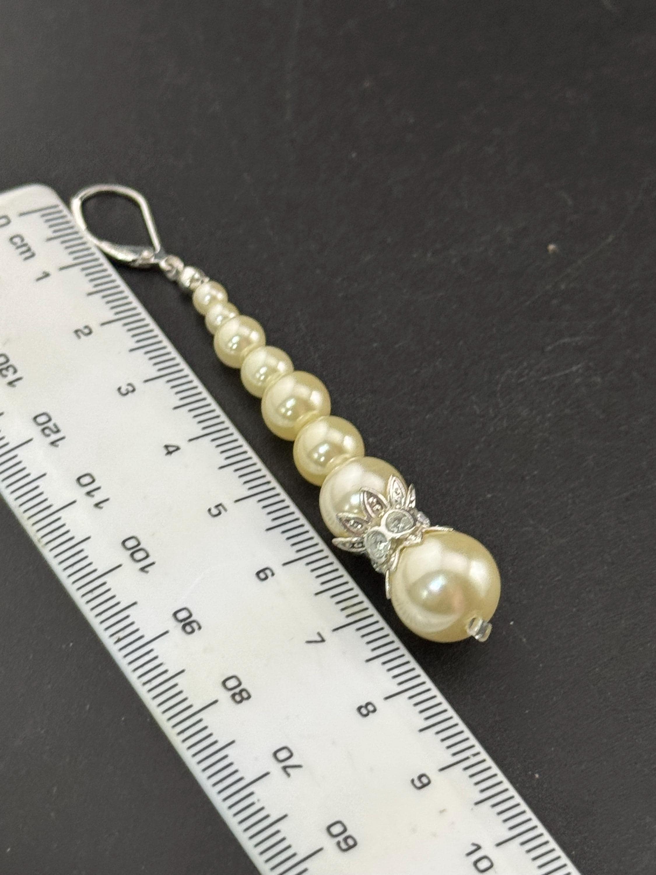 Retro Silver tone long plastic beaded faux pearl dangly drop earrings pierced ears with clear diamanté