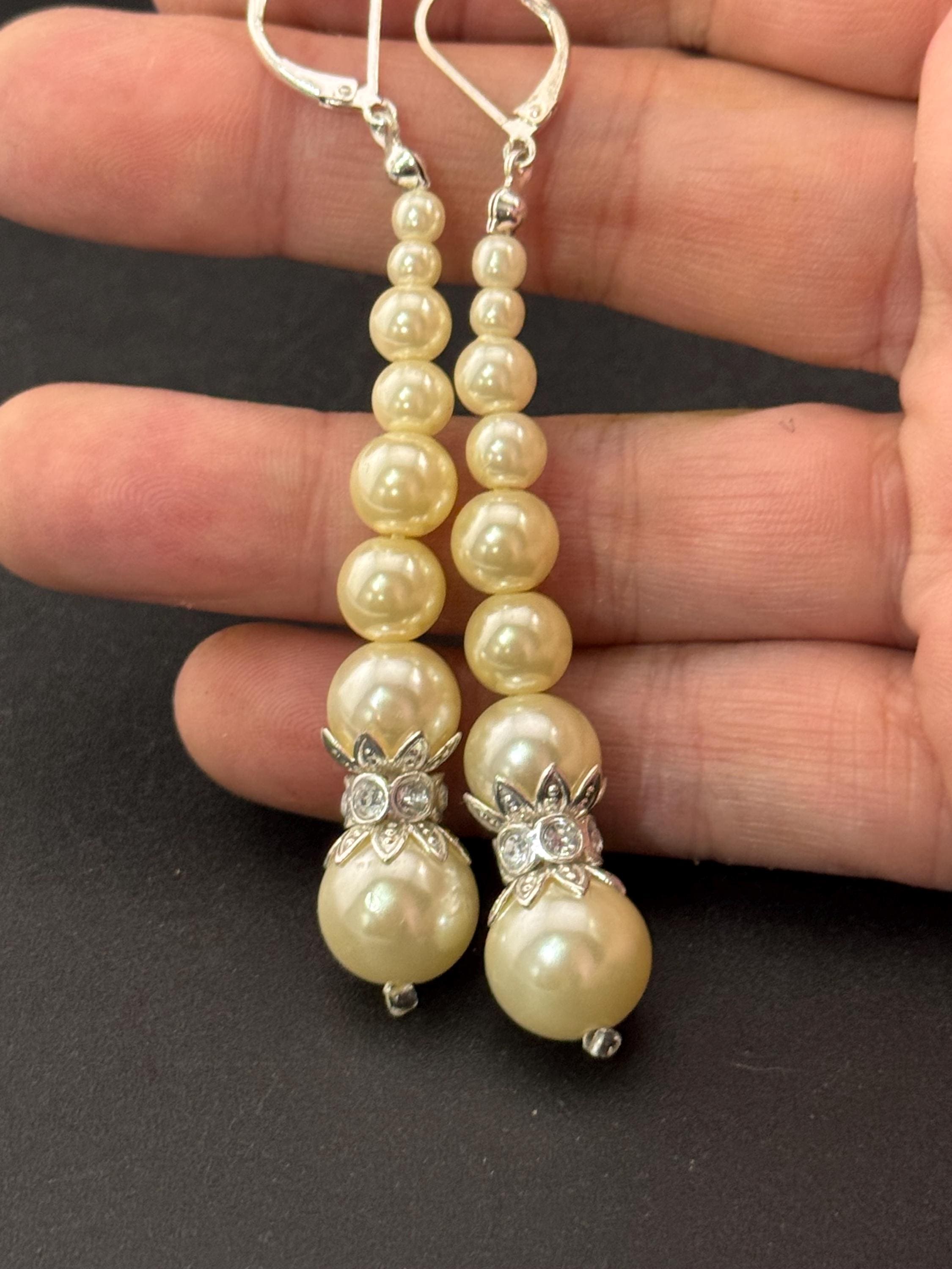 Retro Silver tone long plastic beaded faux pearl dangly drop earrings pierced ears with clear diamanté