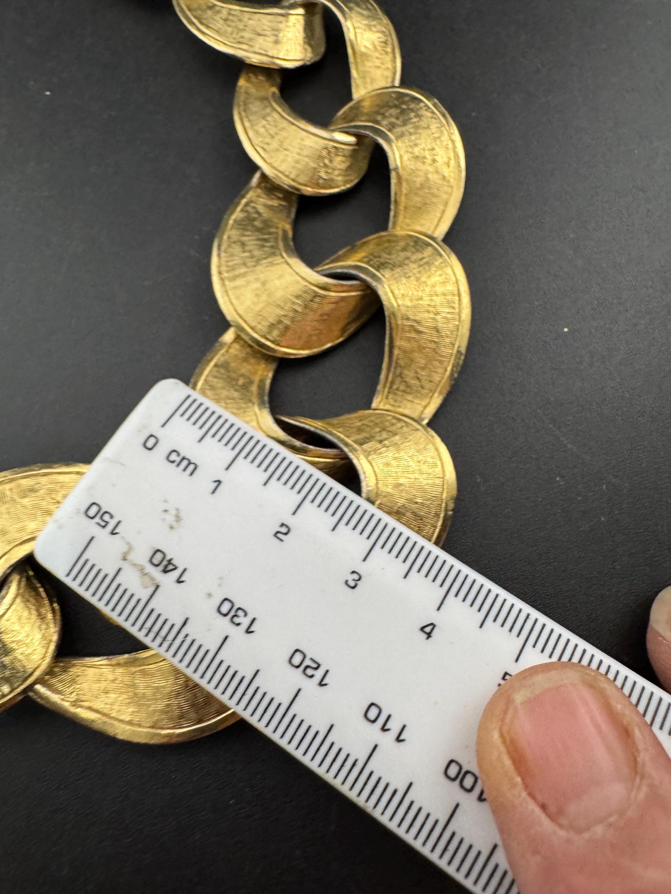 Retro 1980s wide link chunky gold tone weighty curb link choker necklace