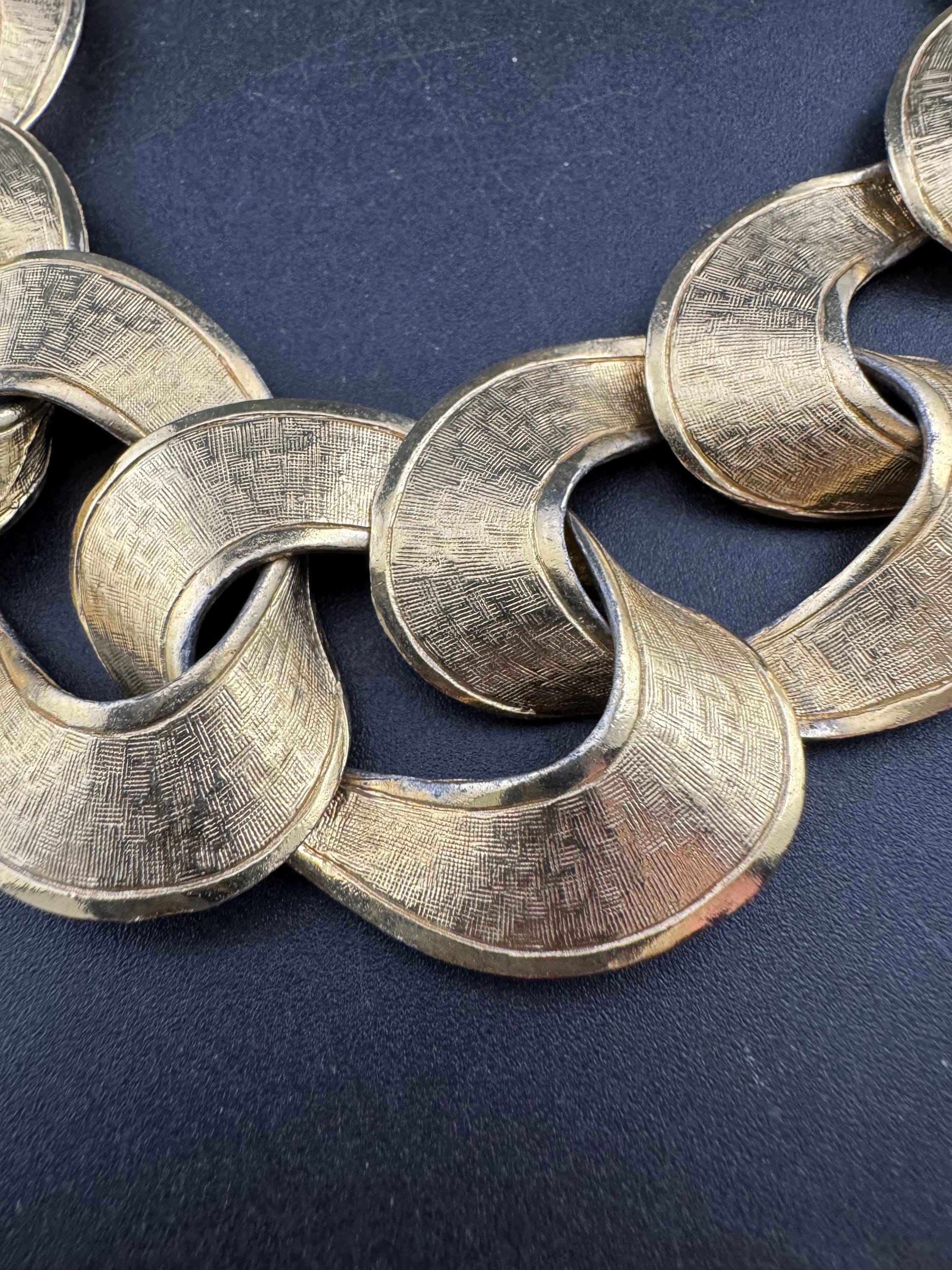 Retro 1980s wide link chunky gold tone weighty curb link choker necklace