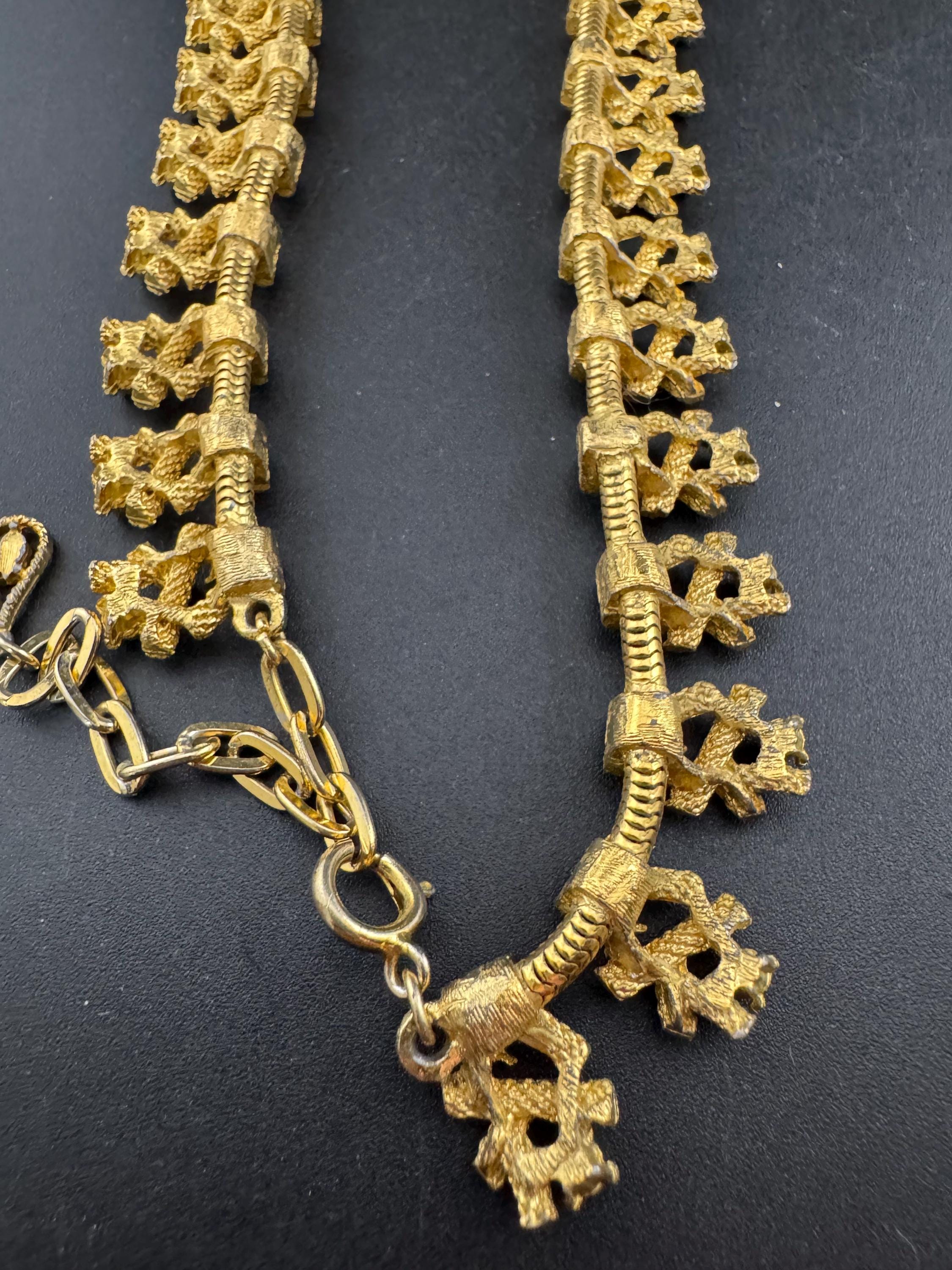 Vintage gold tone brutalist modernist textured panel link choker necklace, mid century