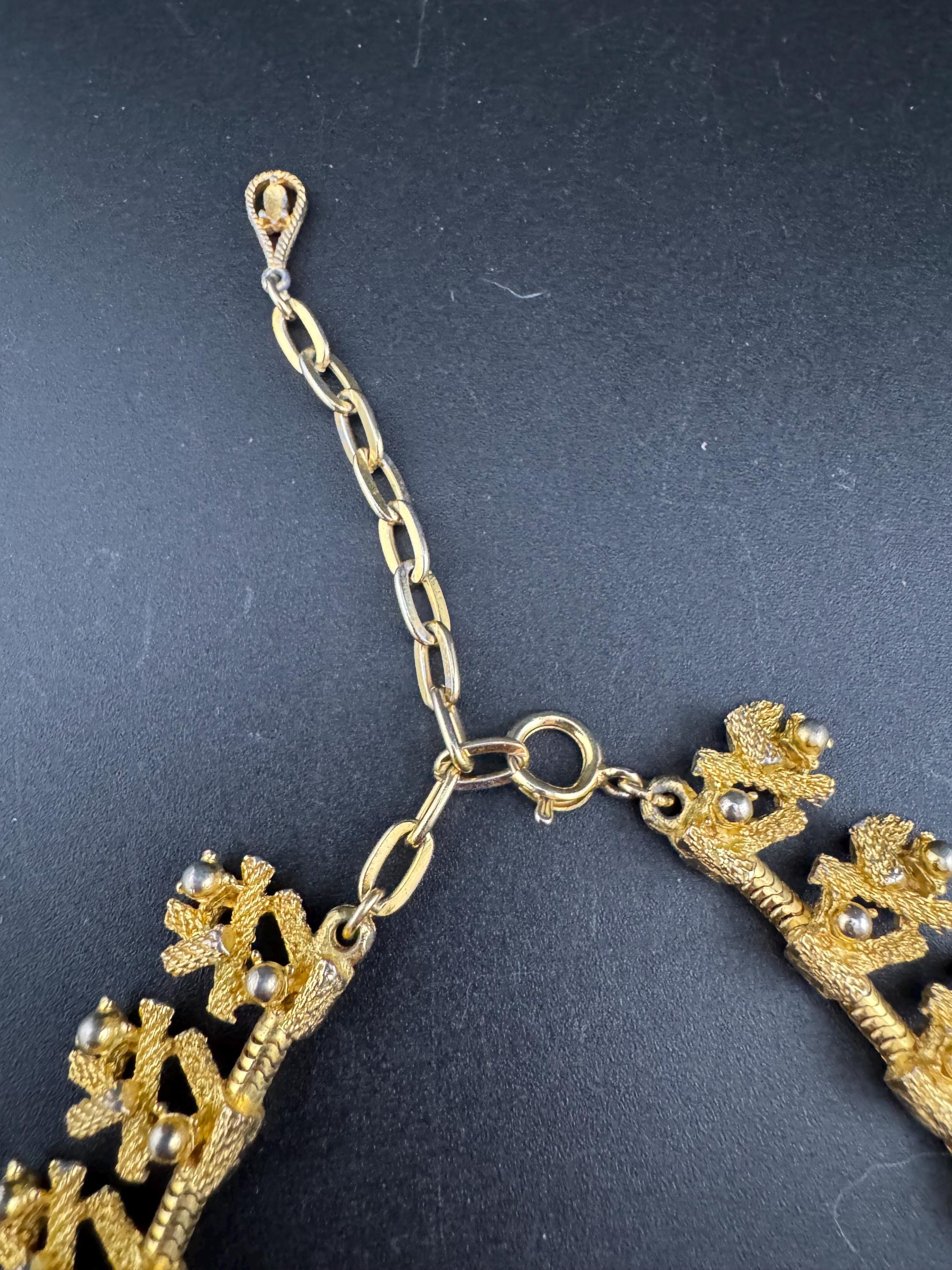 Vintage gold tone brutalist modernist textured panel link choker necklace, mid century