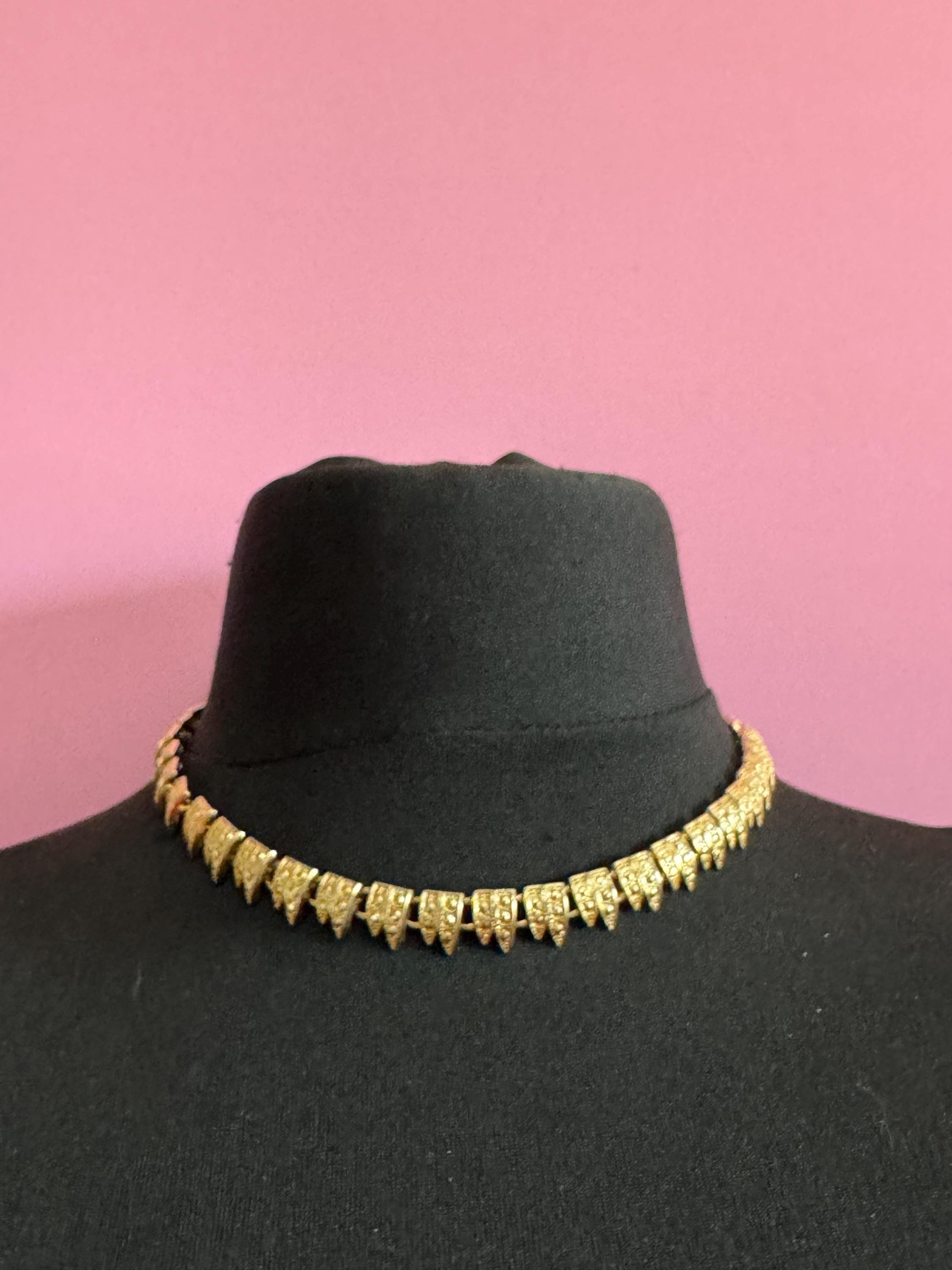 Vintage gold tone modernist textured panel link choker necklace, well made piece