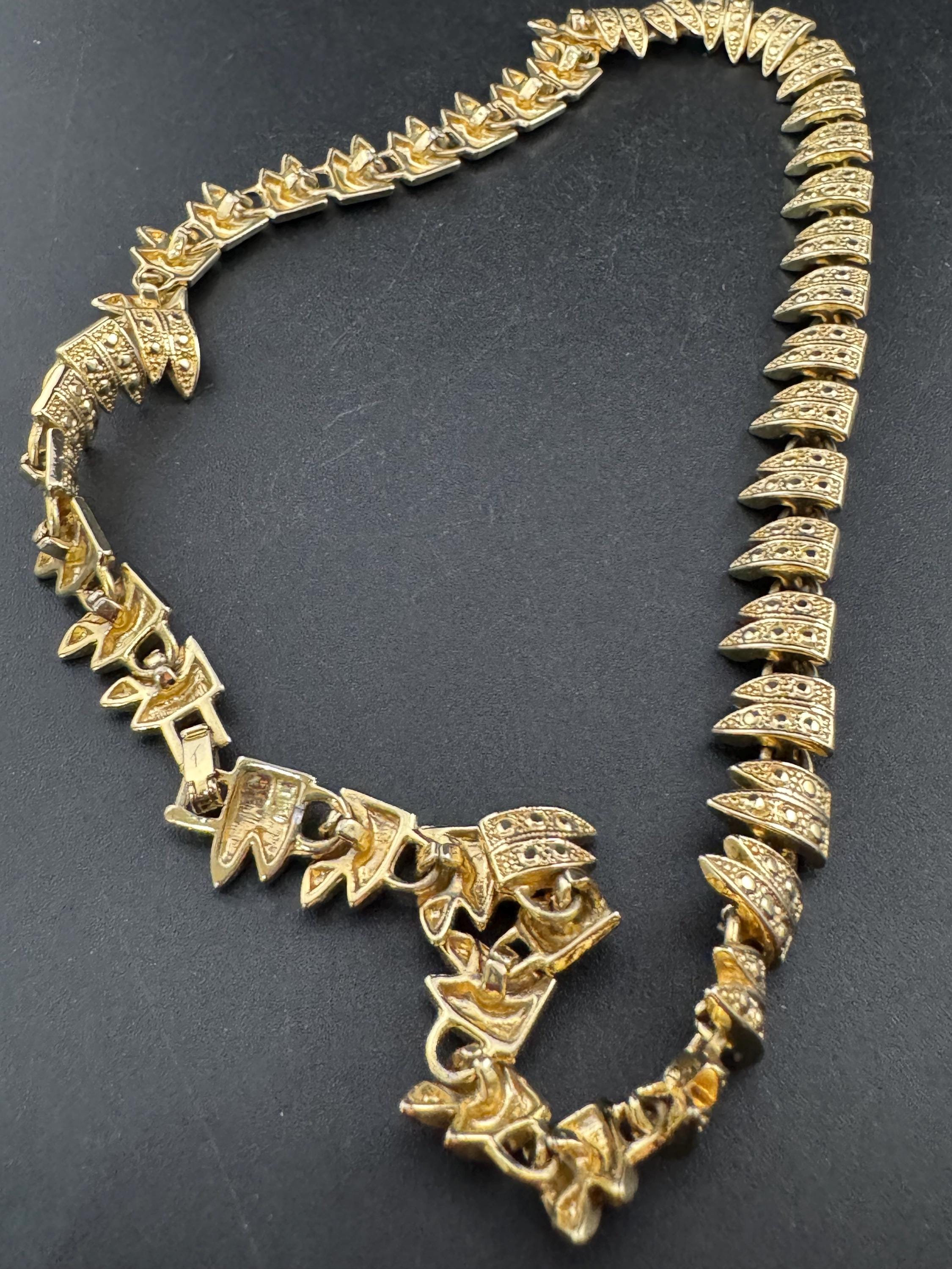 Vintage gold tone modernist textured panel link choker necklace, well made piece