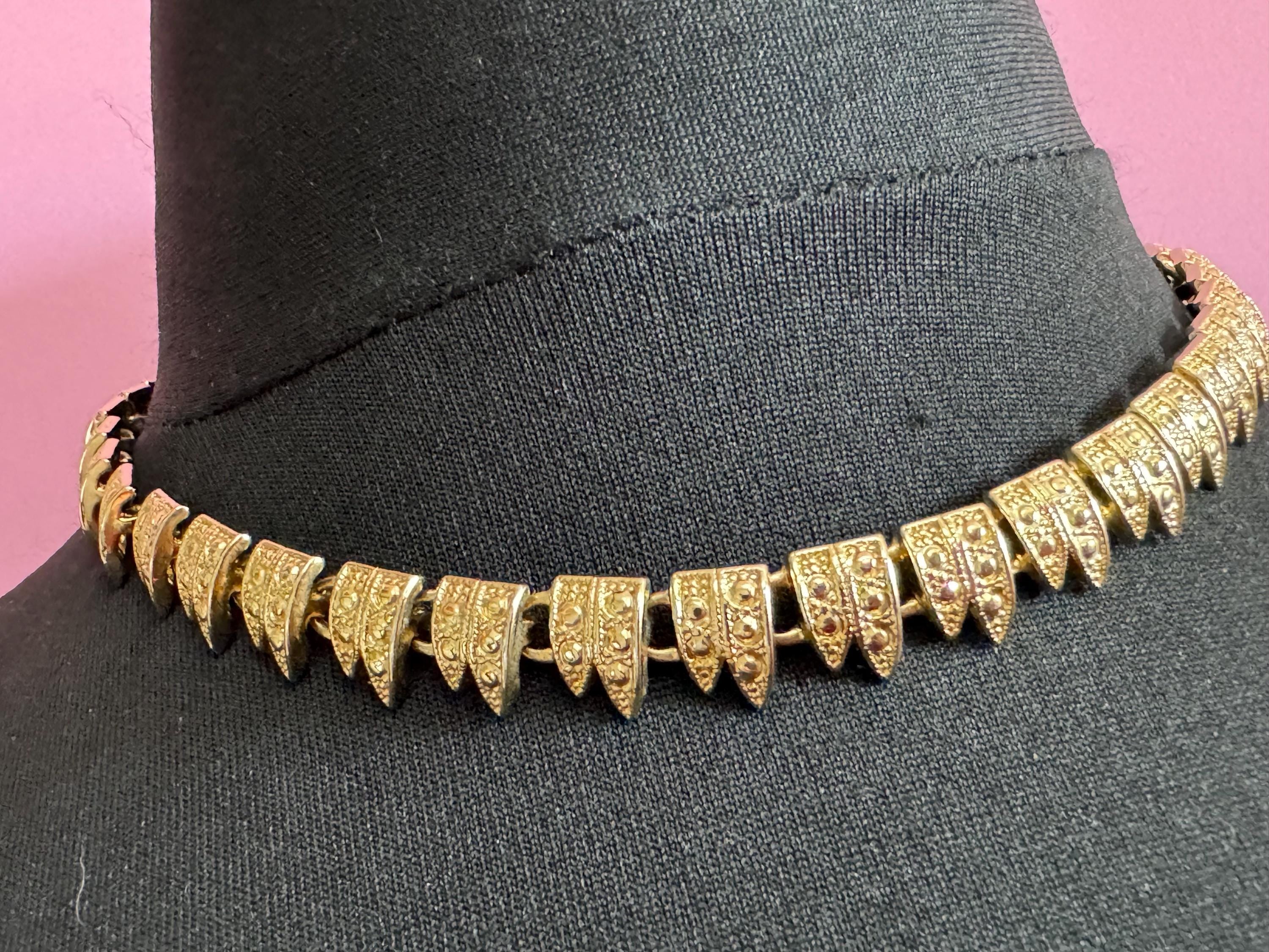 Vintage gold tone modernist textured panel link choker necklace, well made piece