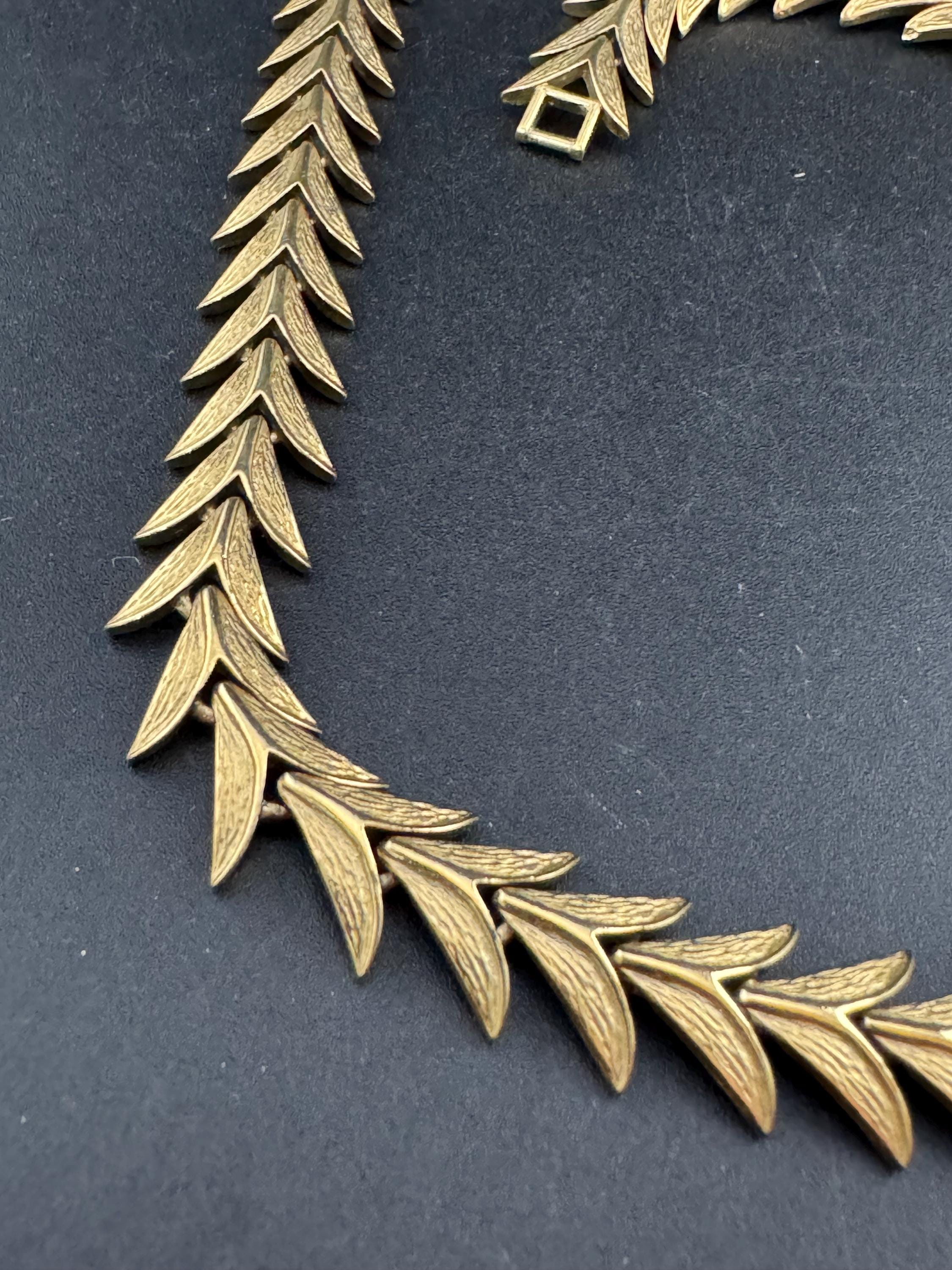 Petite fit, slim neck Vintage gold tone wide chevron chain link choker collar necklace 40cm
