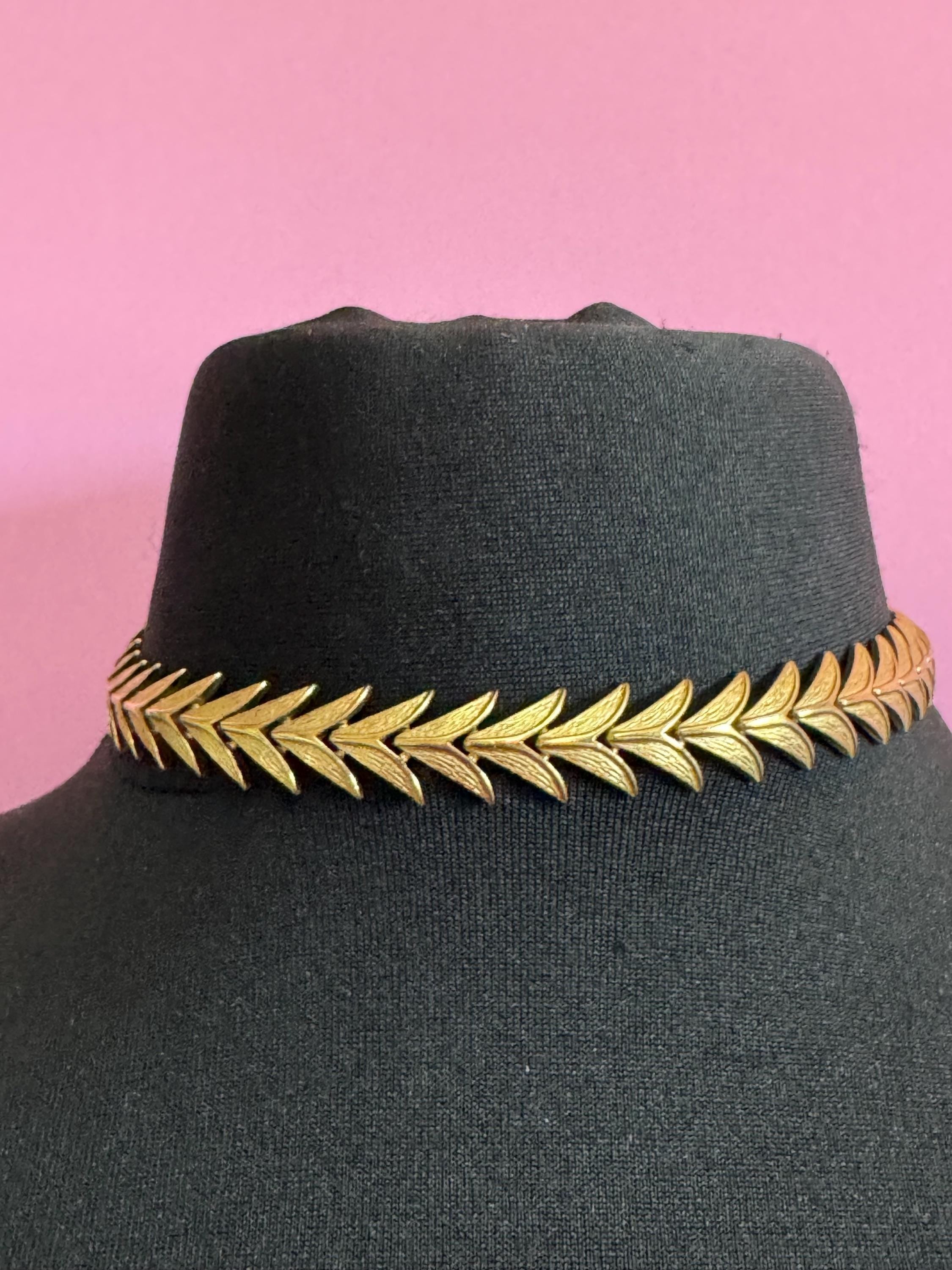 Petite fit, slim neck Vintage gold tone wide chevron chain link choker collar necklace 40cm