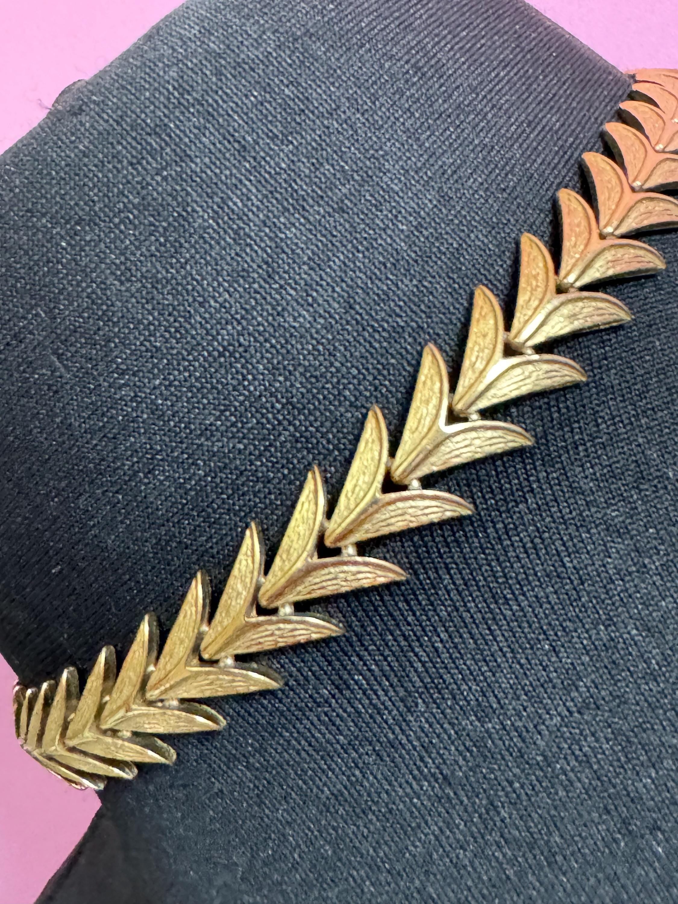 Petite fit, slim neck Vintage gold tone wide chevron chain link choker collar necklace 40cm