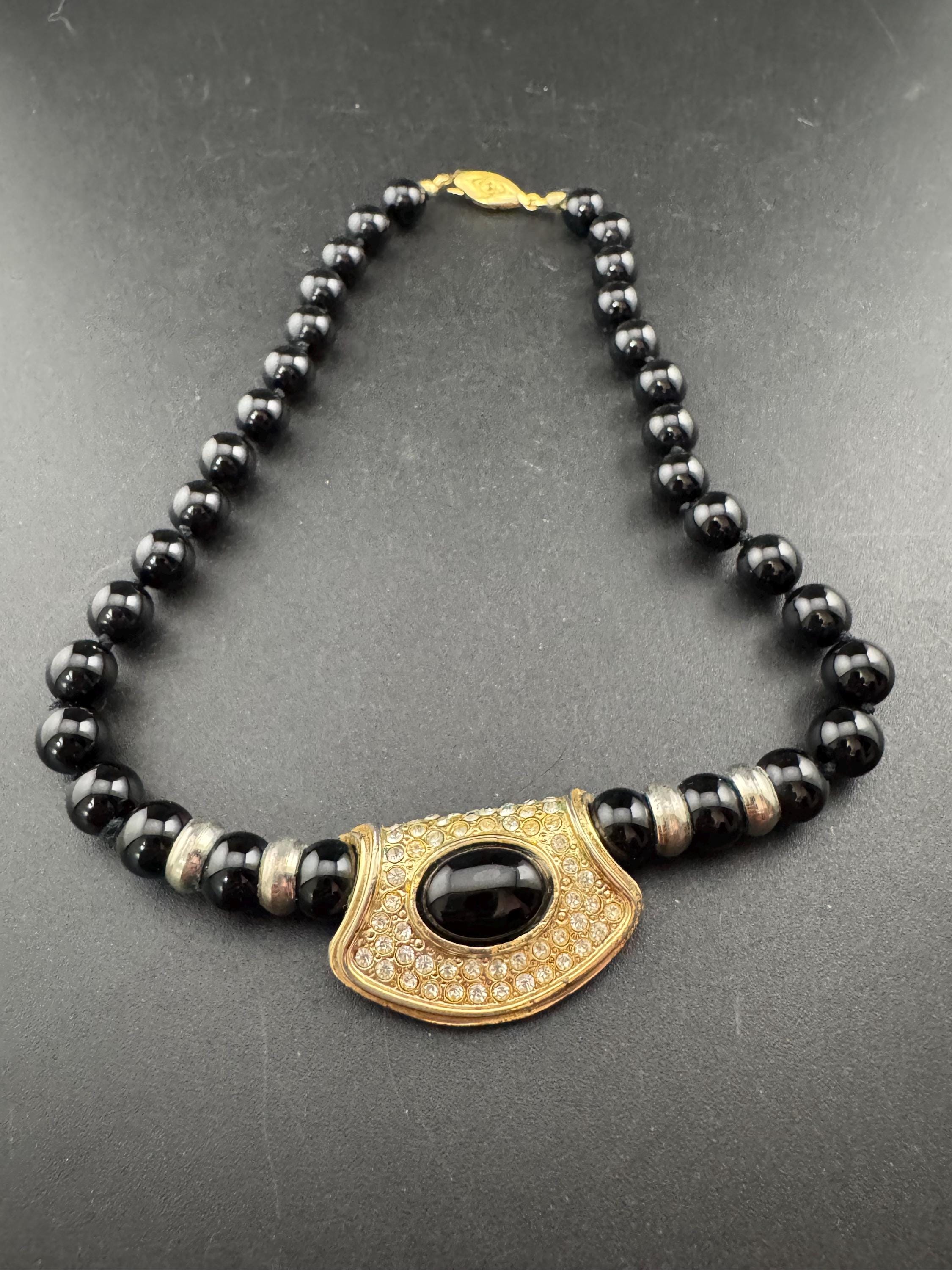 Petite fit, slim neck 37cm glass beaded gold tone rhinestone cabochon diamanté choker necklace